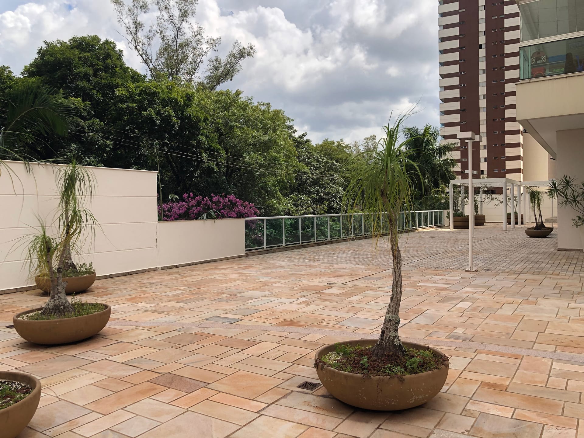 Apartamento à venda, Edifício Dolce Vita, 131,89m² úteis, 3 quartos (1 suíte), ampla varanda com churrasqueira, 2 vagas - Caiçaras, Londrina, PR