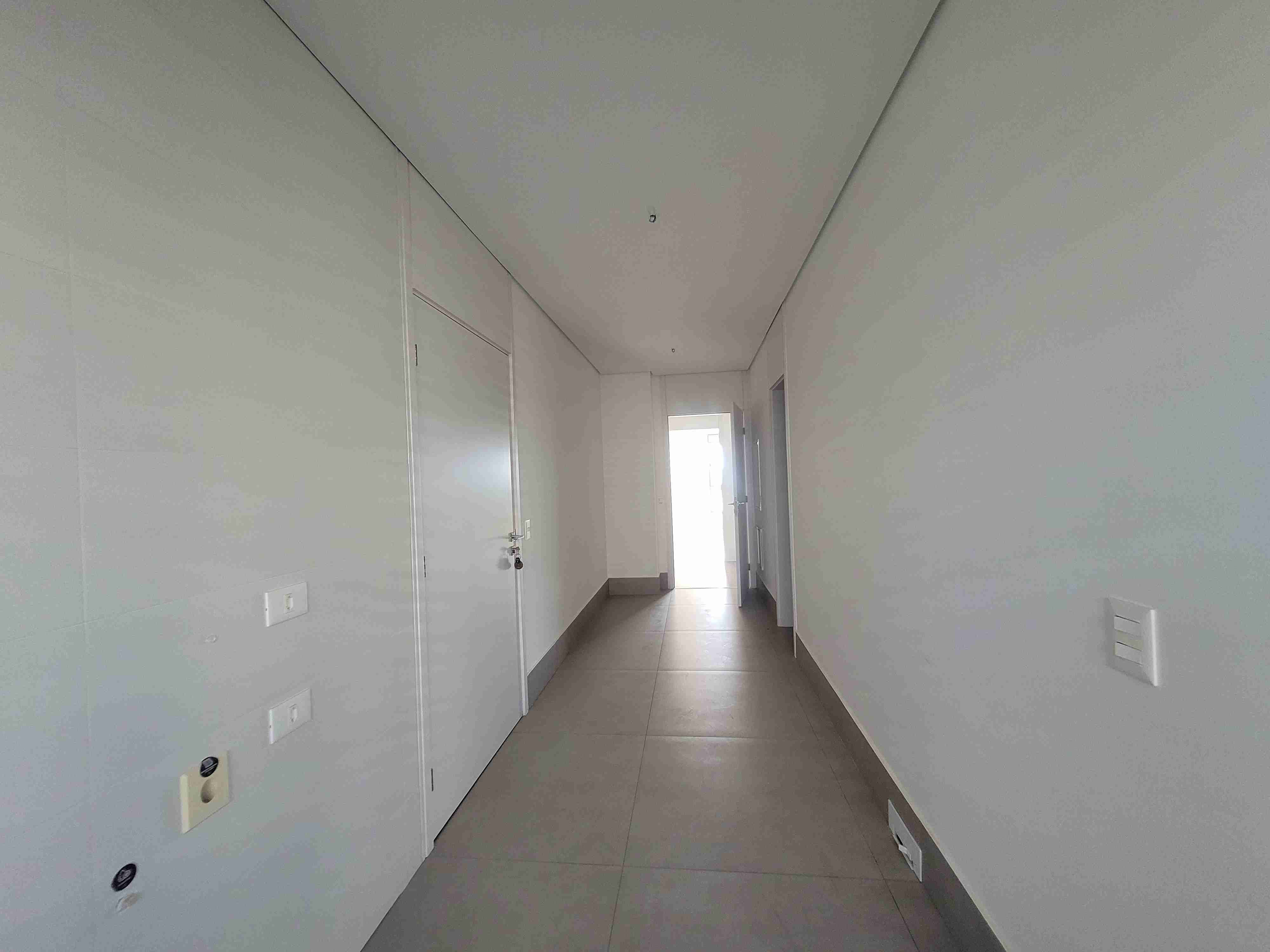 Apartamento à venda no Edifício Le Reve, 323m² úteis, 3 suítes, vista para o lago, 4 vagas - Gleba Palhano, Londrina, PR