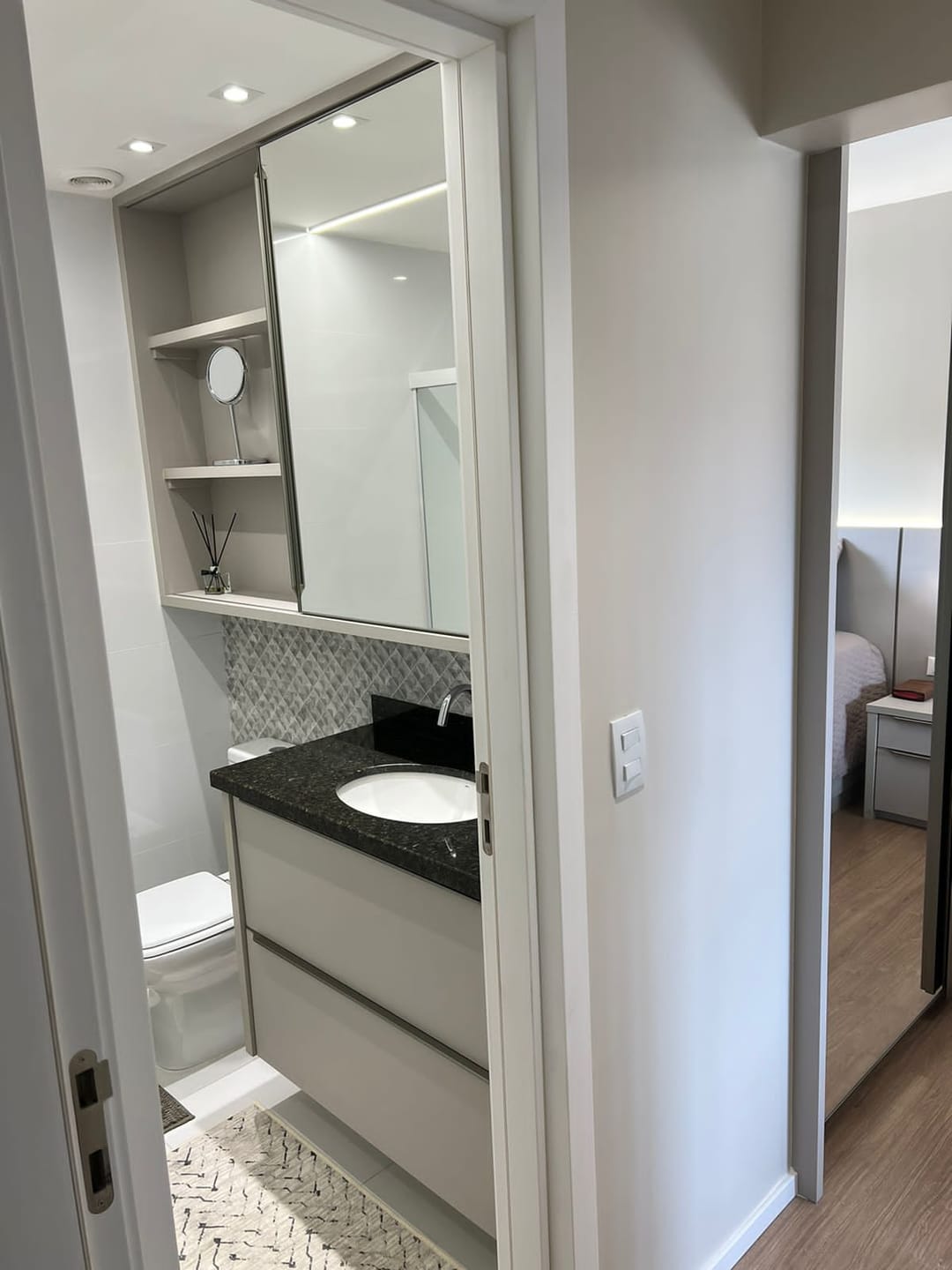 Apartamento à venda, Edifício  Vista Parque Lago, 71m² úteis, 2 quartos (sendo 1 suíte) 2 vagas, andar alto, sol da manhã - Jardim Presidente, Lo
