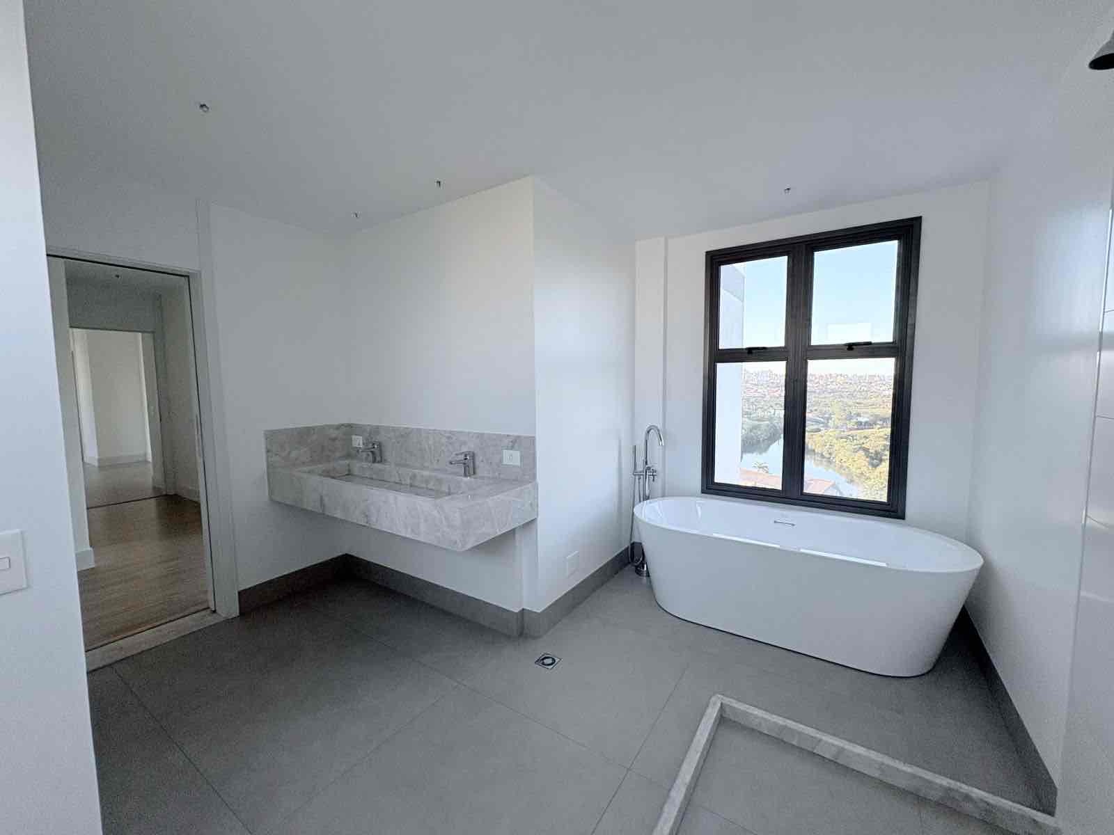 Apartamento novo à Venda, Edifício Lakeside, 232 m² úteis, 3 suítes, 4 vagas, sol da manhã,  elevador privativo, sacada com skinglass- Bela Suiça