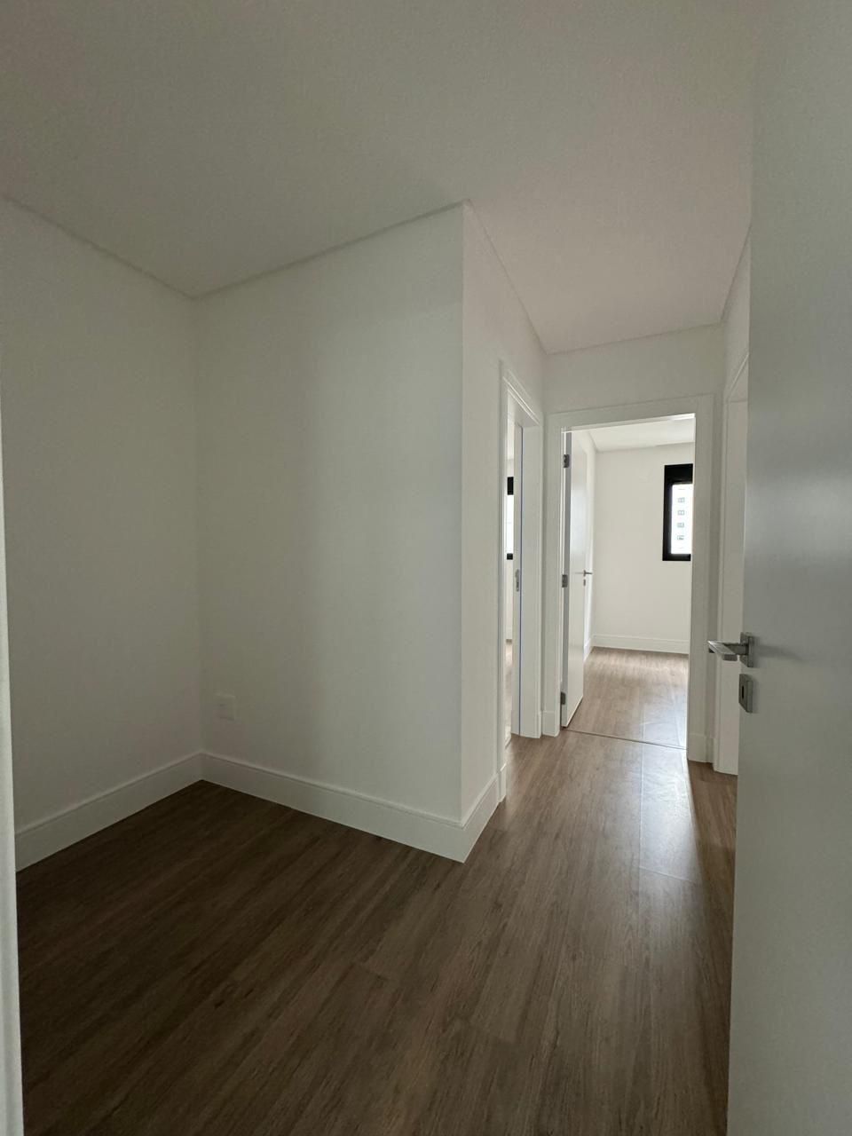 Apartamento novo à venda, 400m² da praia, Edifício Fiori Del Mare Residenziale, 3 suítes, 2 vagas de garagem, Itapema/SC.