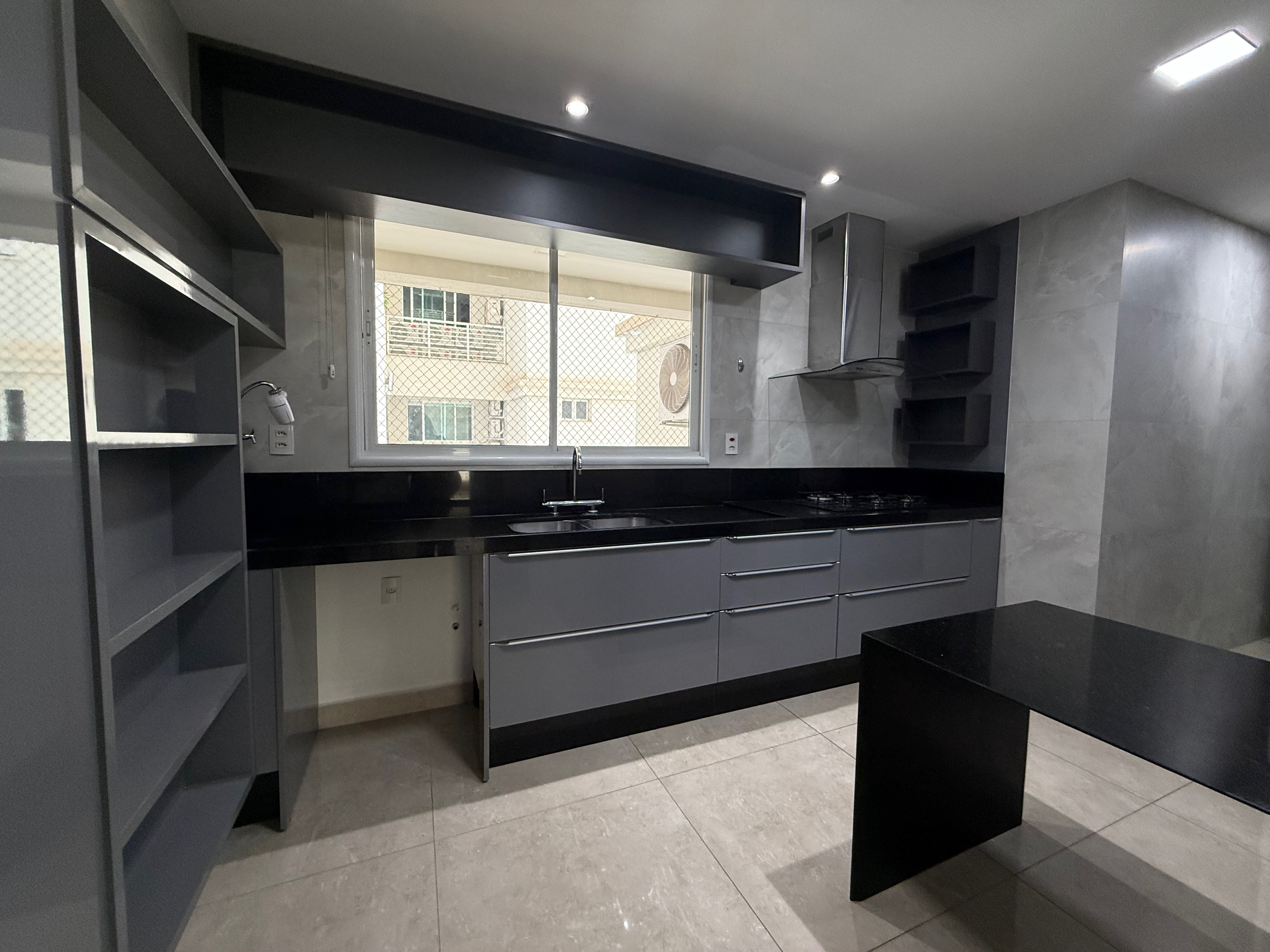 Apartamento à venda, Edifício Le Blanc, 236m² úteis, 3 suítes, 4 vagas, elevador privativo, ampla varanda gourmet - Gleba Palhano, Londrina, PR