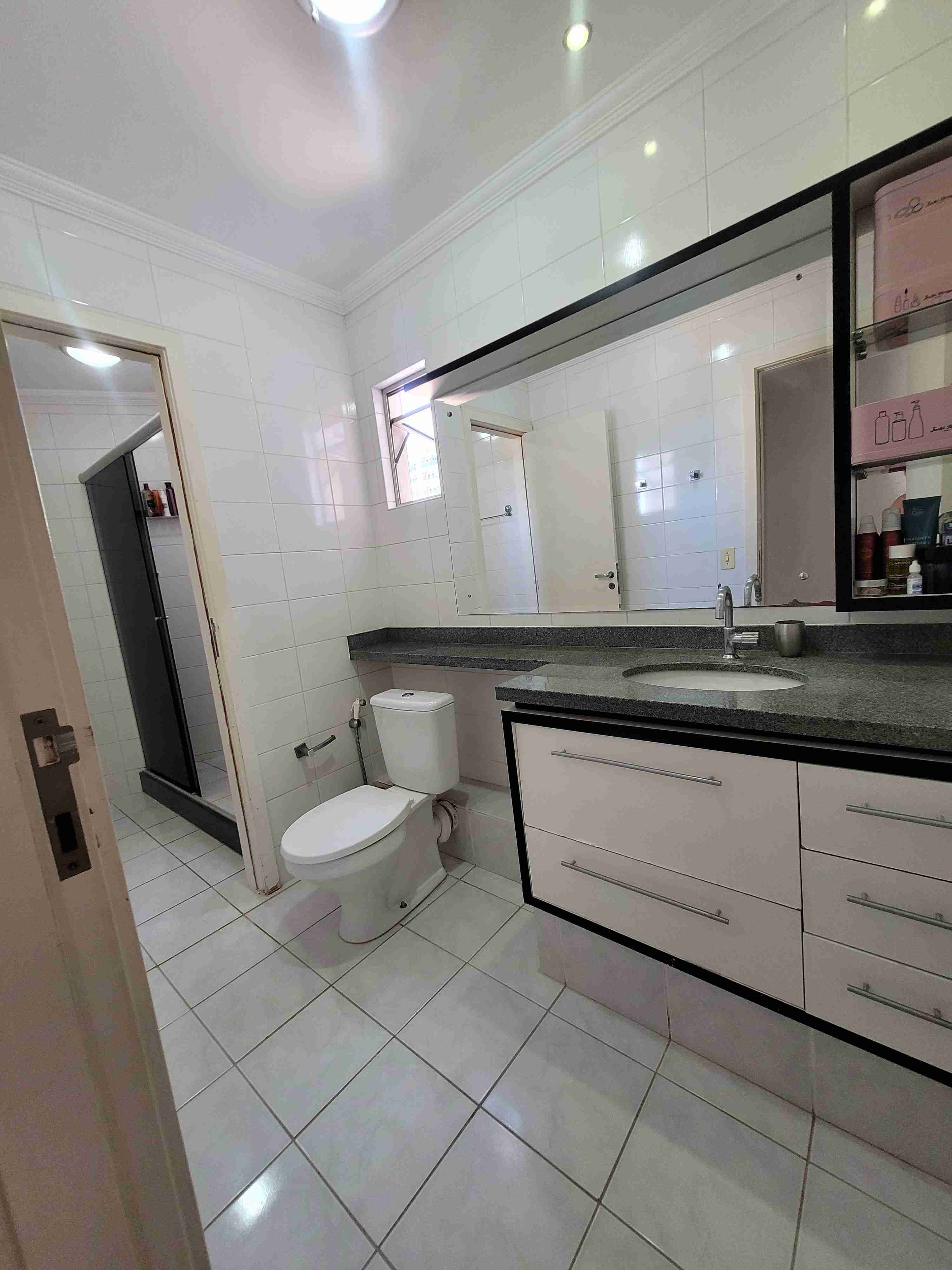 Apartamento à venda no Edifício Studio V,2 quartos sendo 1 suite, mobiliado, sol da manha,Centro, Londrina, PR