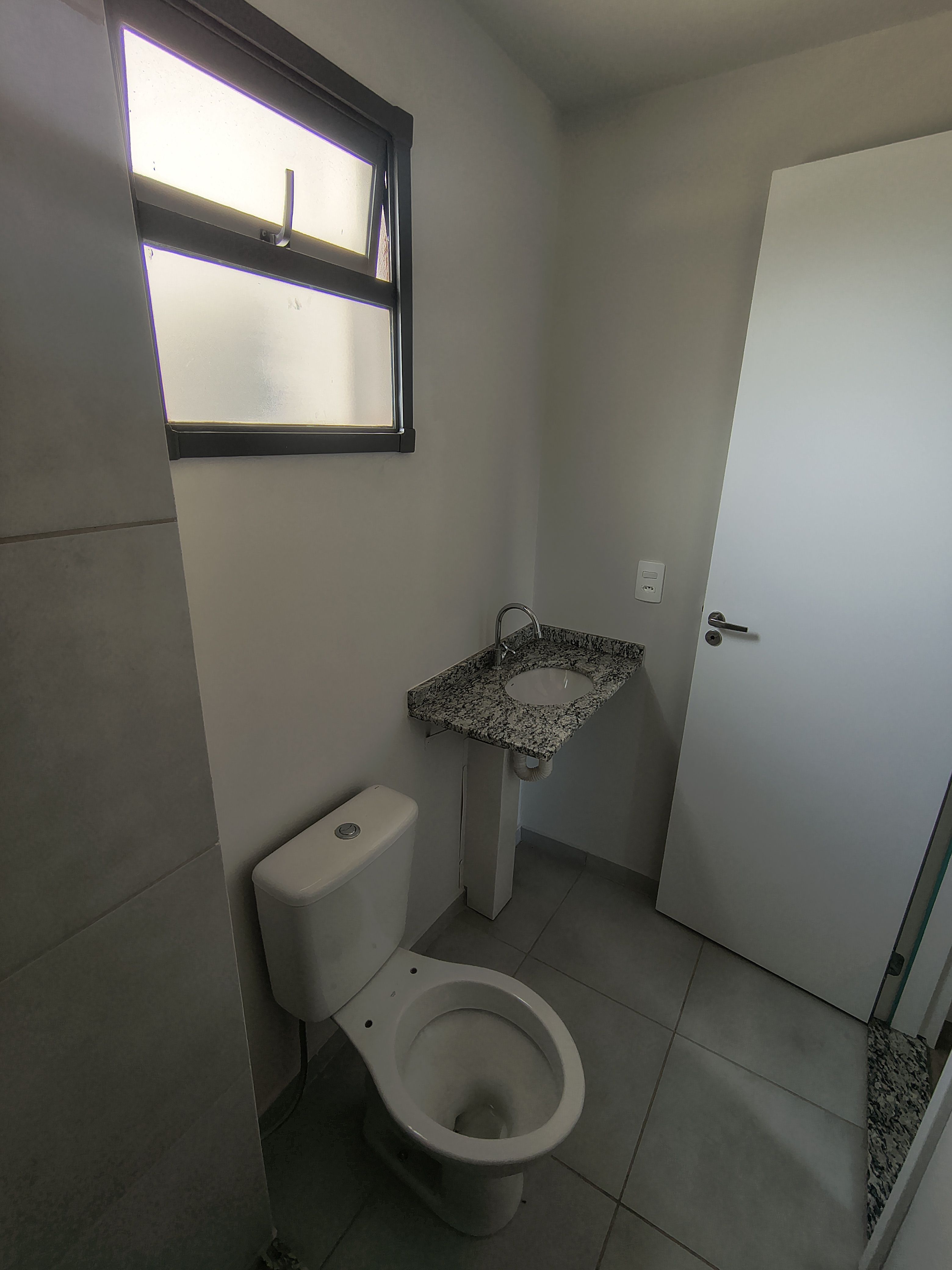 Apartamento à venda, Edifício carmel, 64M² úteis, 2 sendo 1 suíte, Sala estendida, Gleba Palhano,  Londrina - Pr