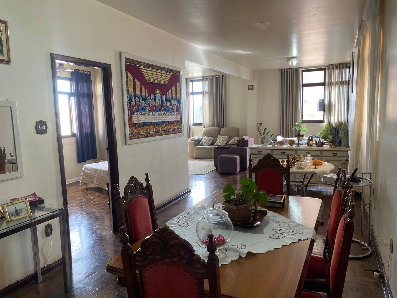 Apartamento à venda, 160 m²  úteis, 4 quartos sendo 1 suíte,  andar alto no Edifício Centro Comercial- Centro, Londrina, PR