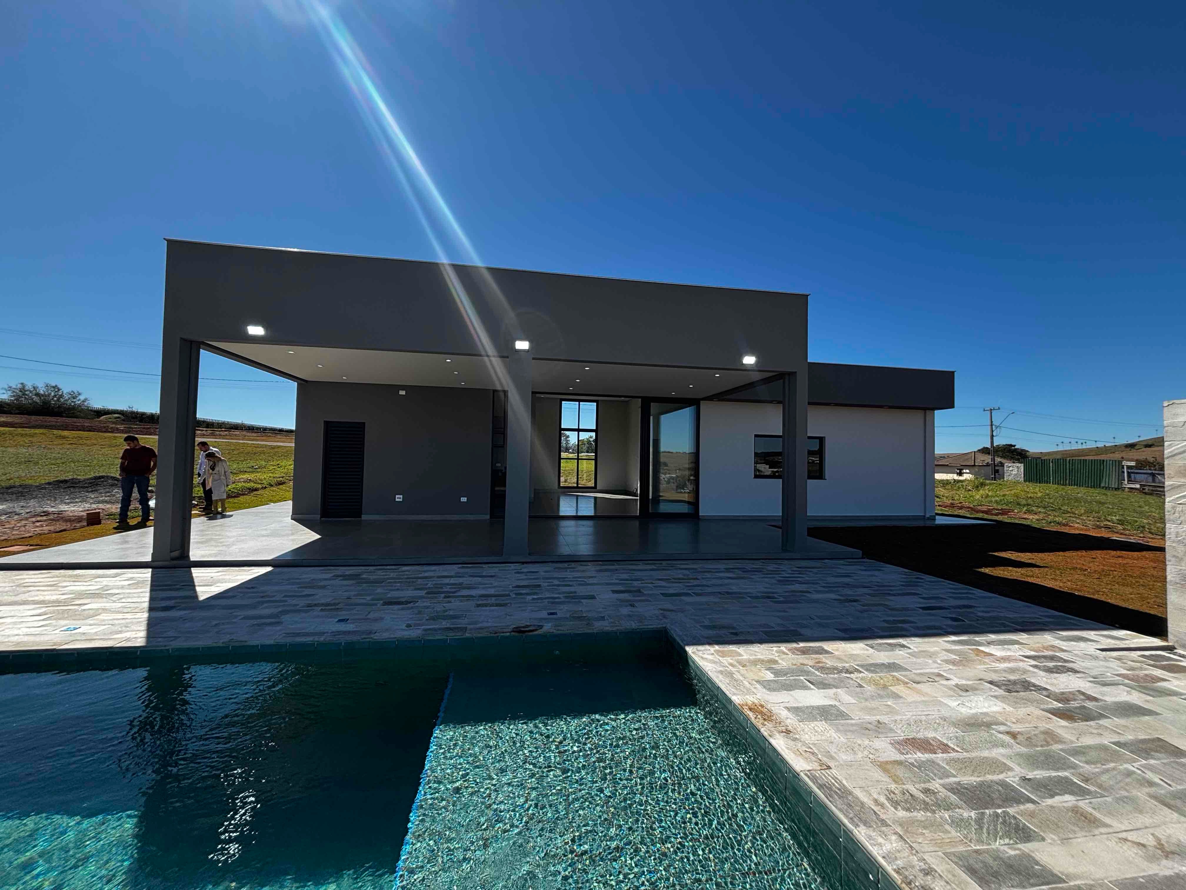 CASA NOVA A VENDA, CONDOMINIO ECOVILLAS DO LAGO, 3 QUARTOS, 1 SUÍTE, PISCINA AQUECIDA