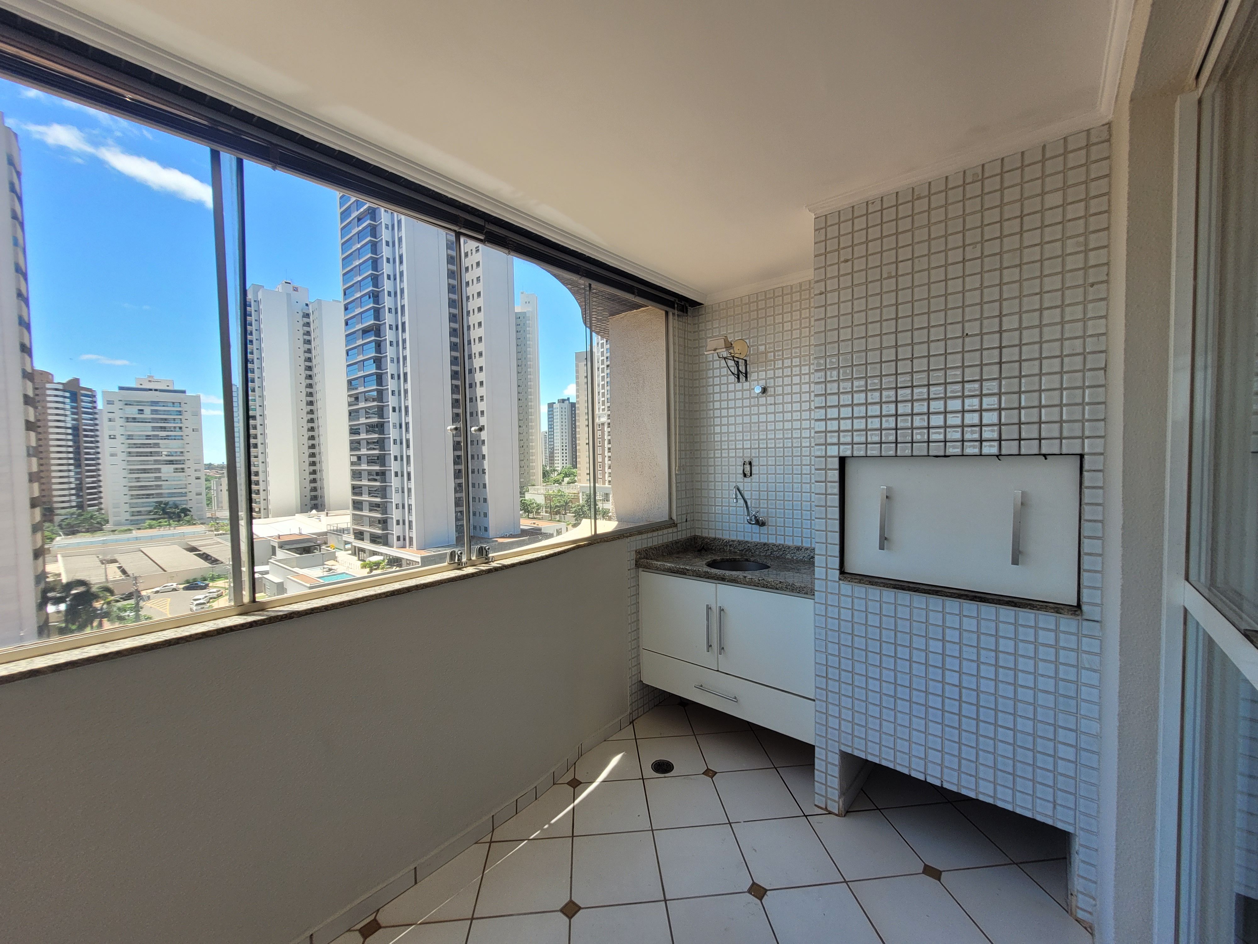 Apartamento  à Venda no edifício  Portal do lago,3 quartos/ 1 suite, andar alto, sol da manha,2 vagas de garagem,Gleba Fazenda Palhano, Londrina,