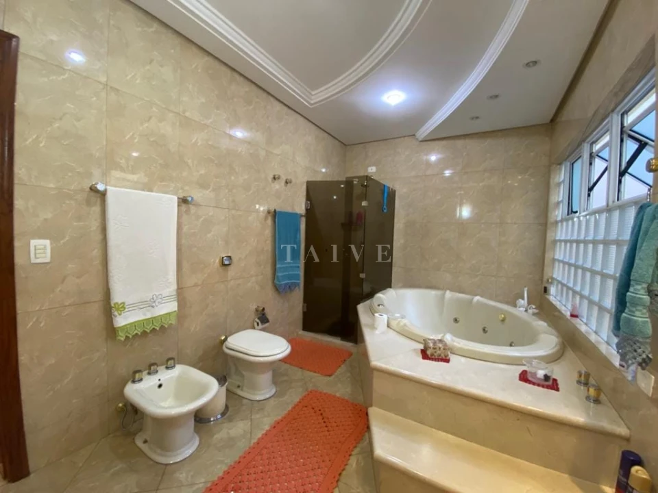 Sobrado à venda, 574m² úteis, 4 suítes com banheira e sacada, piscina, sauna,  estuda permuta- Jardim Itatiaia 1, Londrina, PR - foto 24