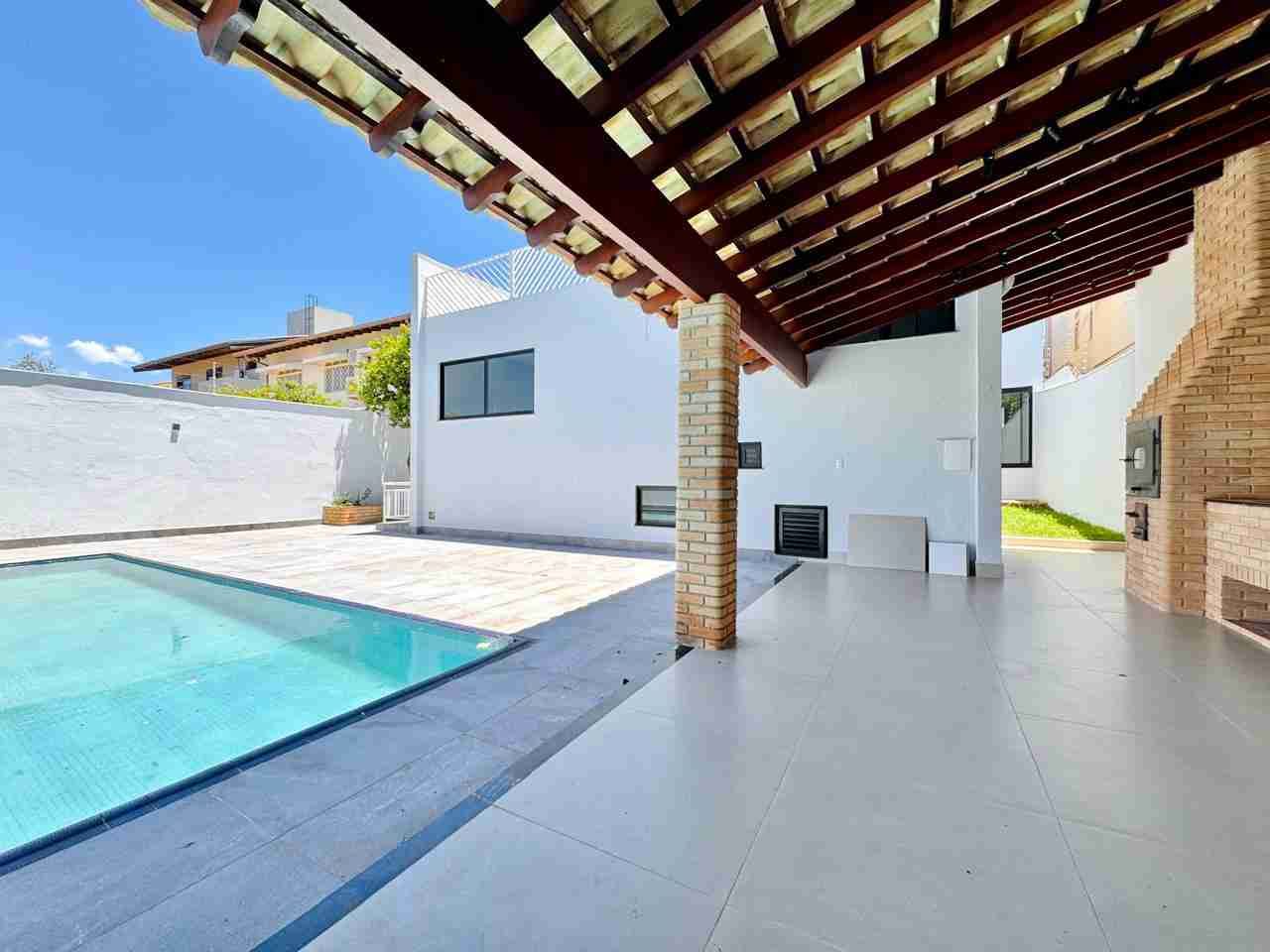 Casa à venda, alto padão, 3 pavimentos, aréa útil de 465M², 6 quartos (sendo 2 suítes e um suíte master) ,Mediterrâneo, Londrina, PR