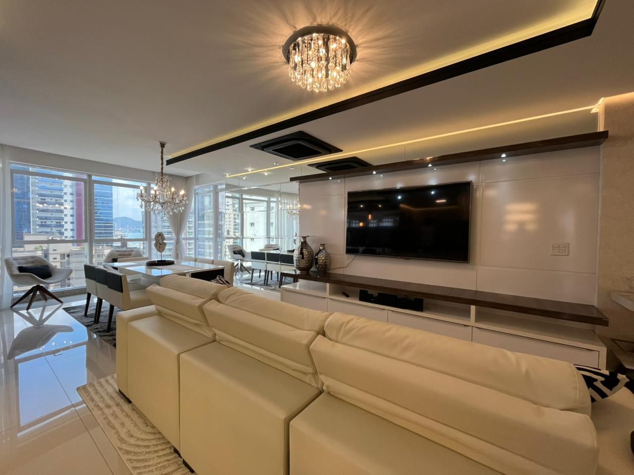 Apartamento com vista mar no Edifício Dubai Tower Residence em Itapema, SC