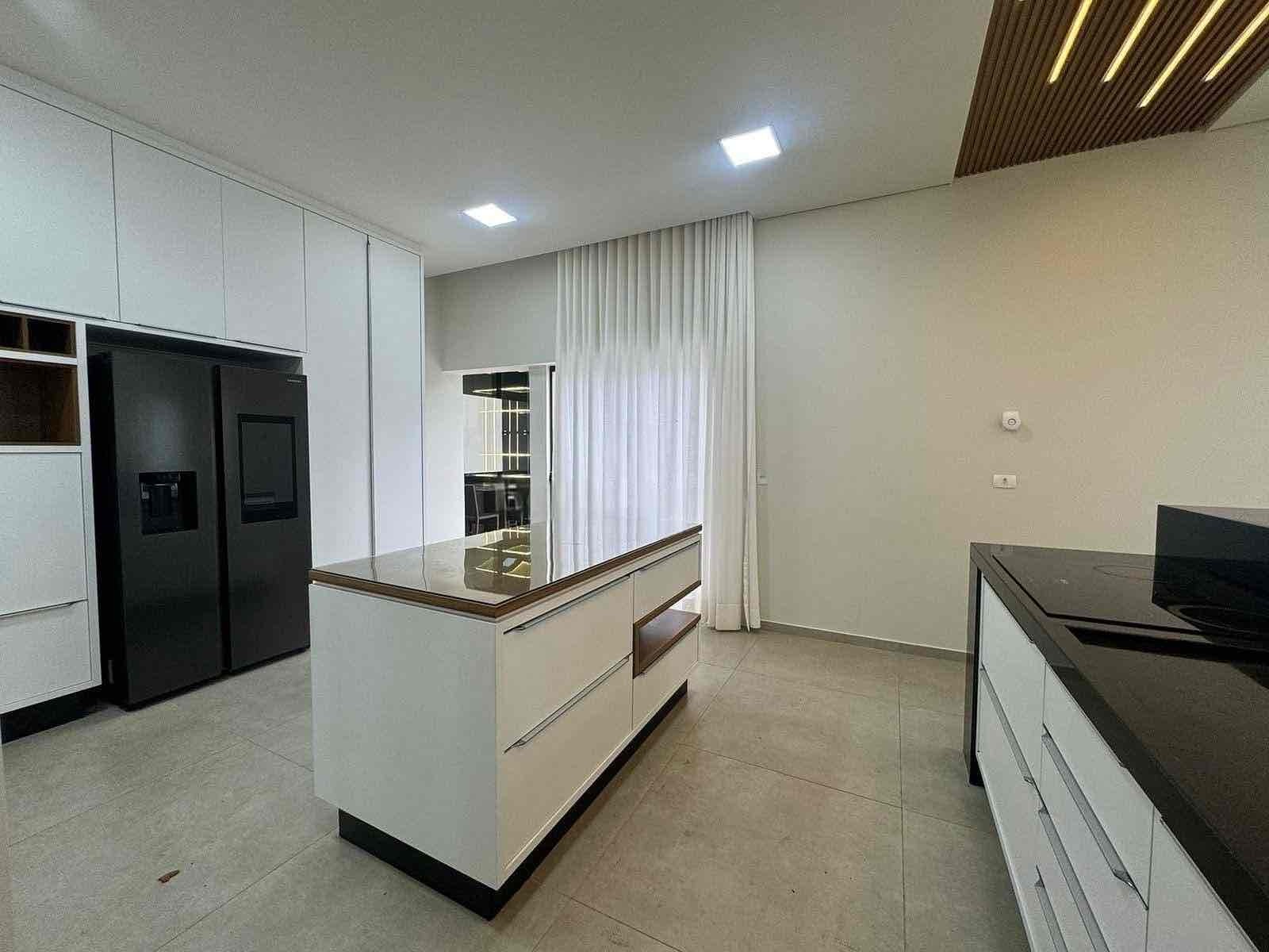 Casa  à venda, Royal Forest, 292m² úteis, 3 suítes, piscina aquecida, 4 vagas - Esperança, Londrina, PR