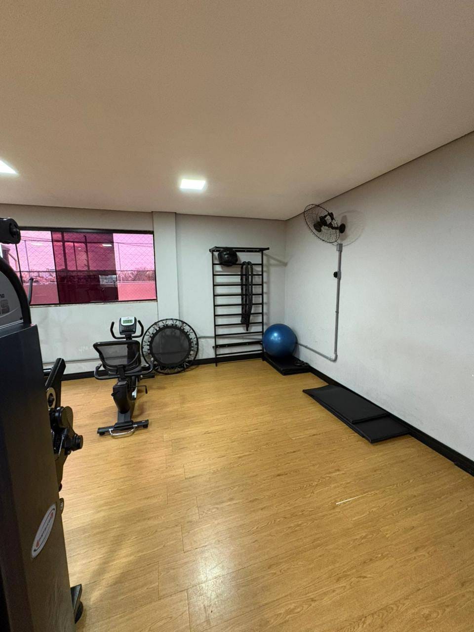Apartamento à venda, Edifício Spazio Louvre, 46m² úteis, 2 quartos, mobiliado - Gleba Fazenda Palhano, Londrina, PR