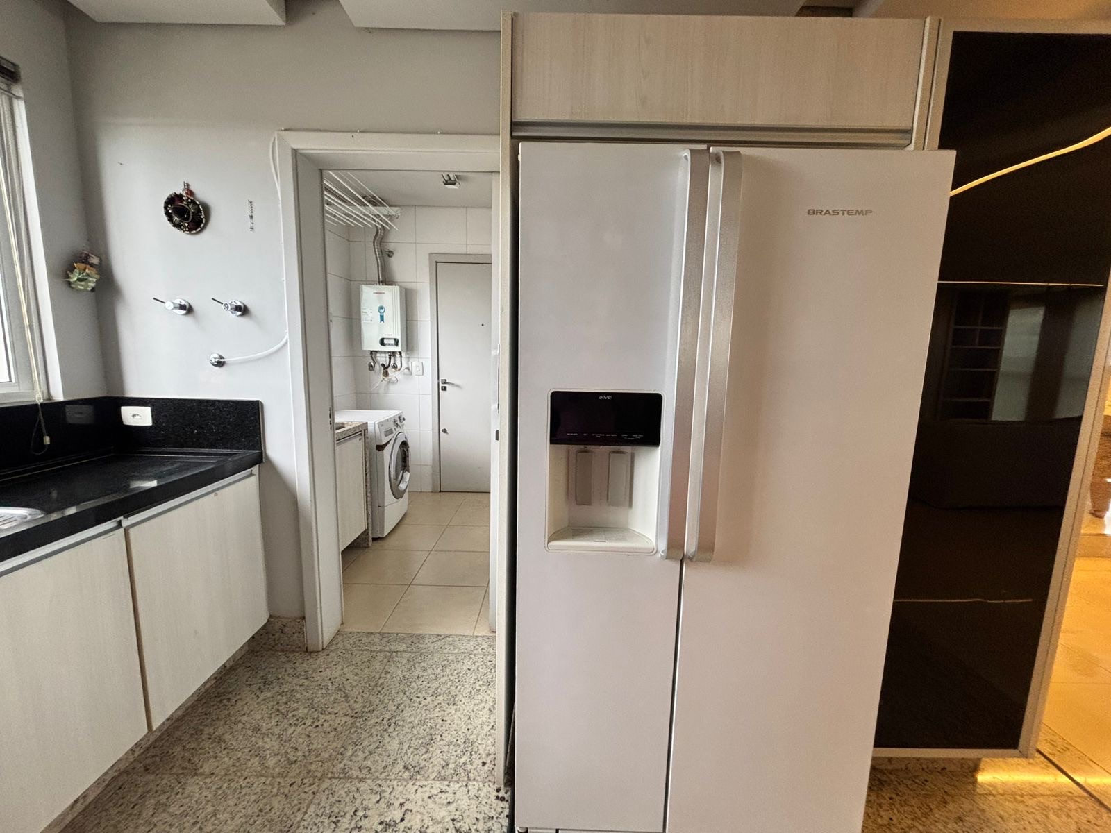 Apartamento à venda, Edifício Pallazo Di Césare , 156m2 úteis, 3 suítes, 3 vagas, andar alto, vista Lago, mobiliado, Bela Suiça, Londrina, PR