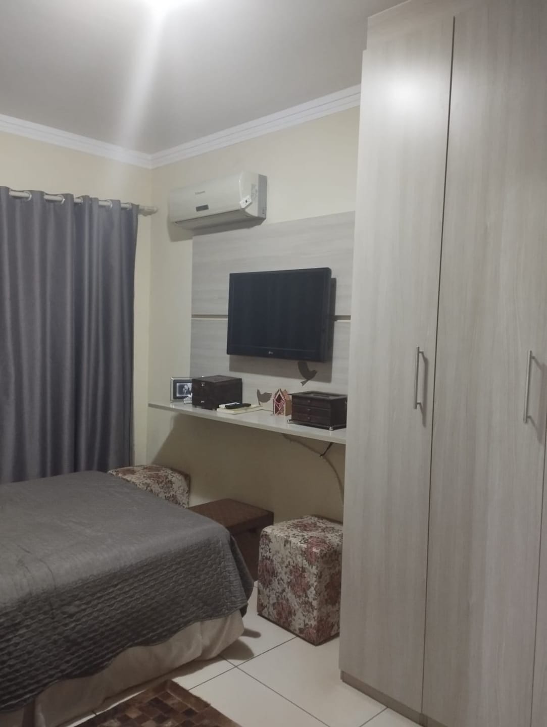 Sobrado à venda,  123m², 3 quartos sendo 1 suíte, Piscina, 2 vagas  - perto do aeroporto, tiro de guerra - Califórnia -  Londrina, PR
