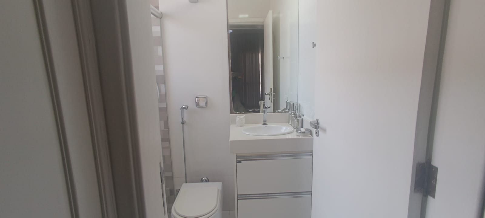 Apartamento  à venda,  Edifício Mona Lisa no calçadão central,177m² uteis, 4 quartos  sendo 2 suítes, recém reformado, andar alto, Centro, Londri