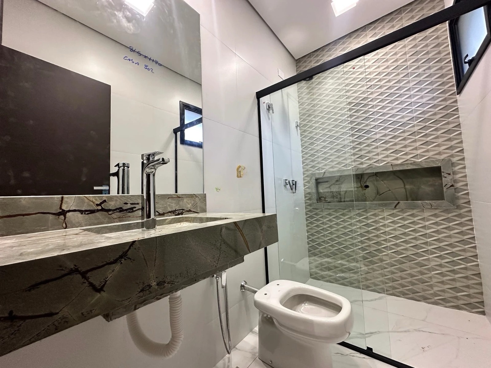 Sobrado à Venda, condomínio Royal Forest, recém construído, 330 m2 úteis, 3 suítes, elevador piscina, Esperança, Londrina, PR