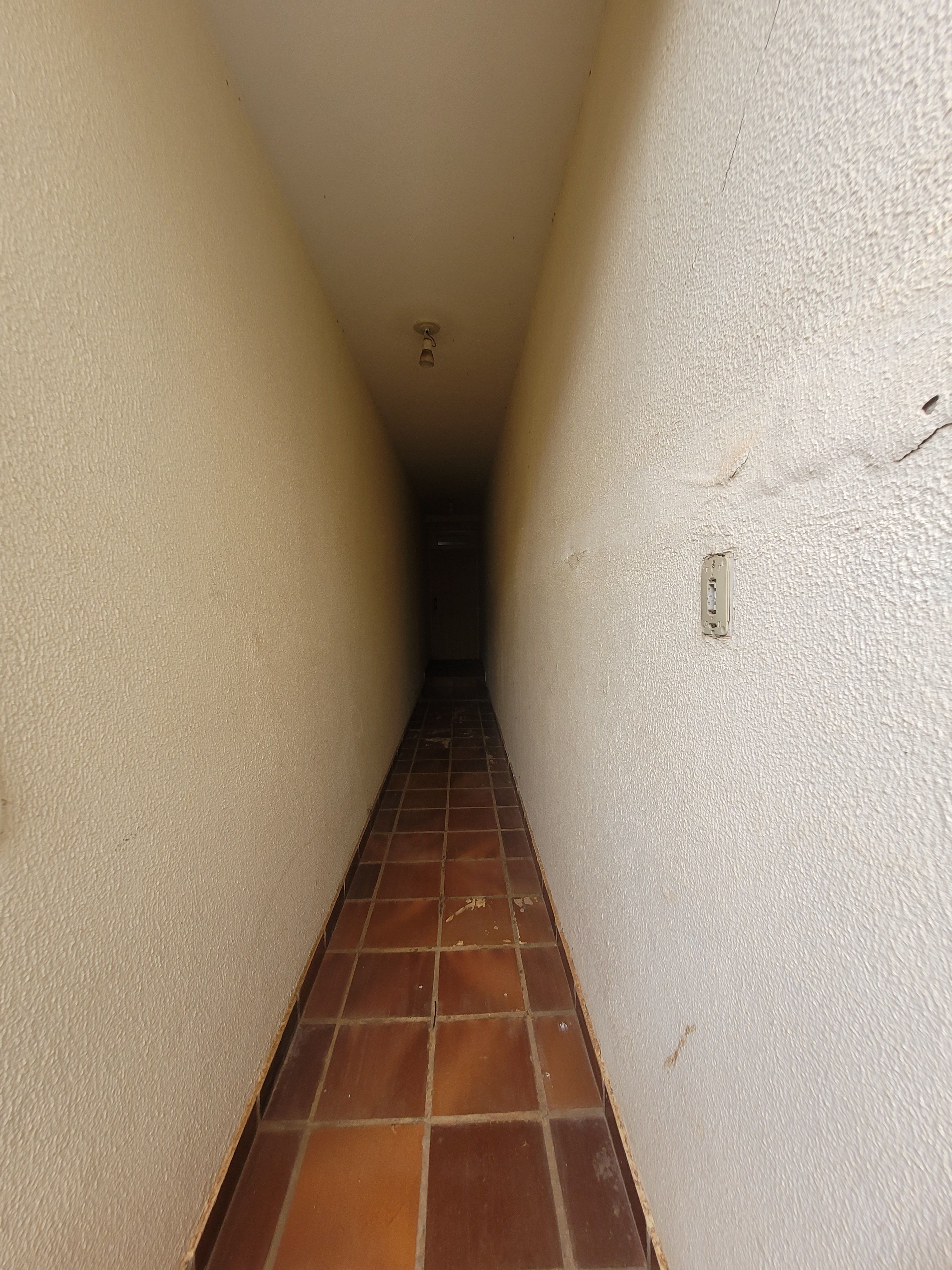 Sobrado à venda, 438m², 5 quartos sendo 3 suítes, 4 banheiros, 4 vagas de garagem no centro de Londrina, PR
