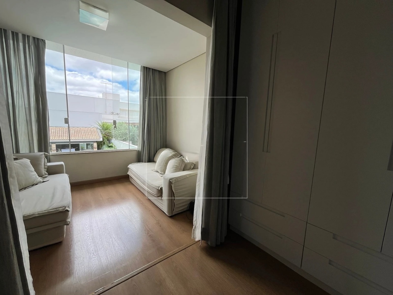 Casa à venda, Alphaville Imbuias, 400m² úteis, 4 quartos sendo 3 suítes, mobiliada -  Vivendas do Arvoredo, Londrina, PR