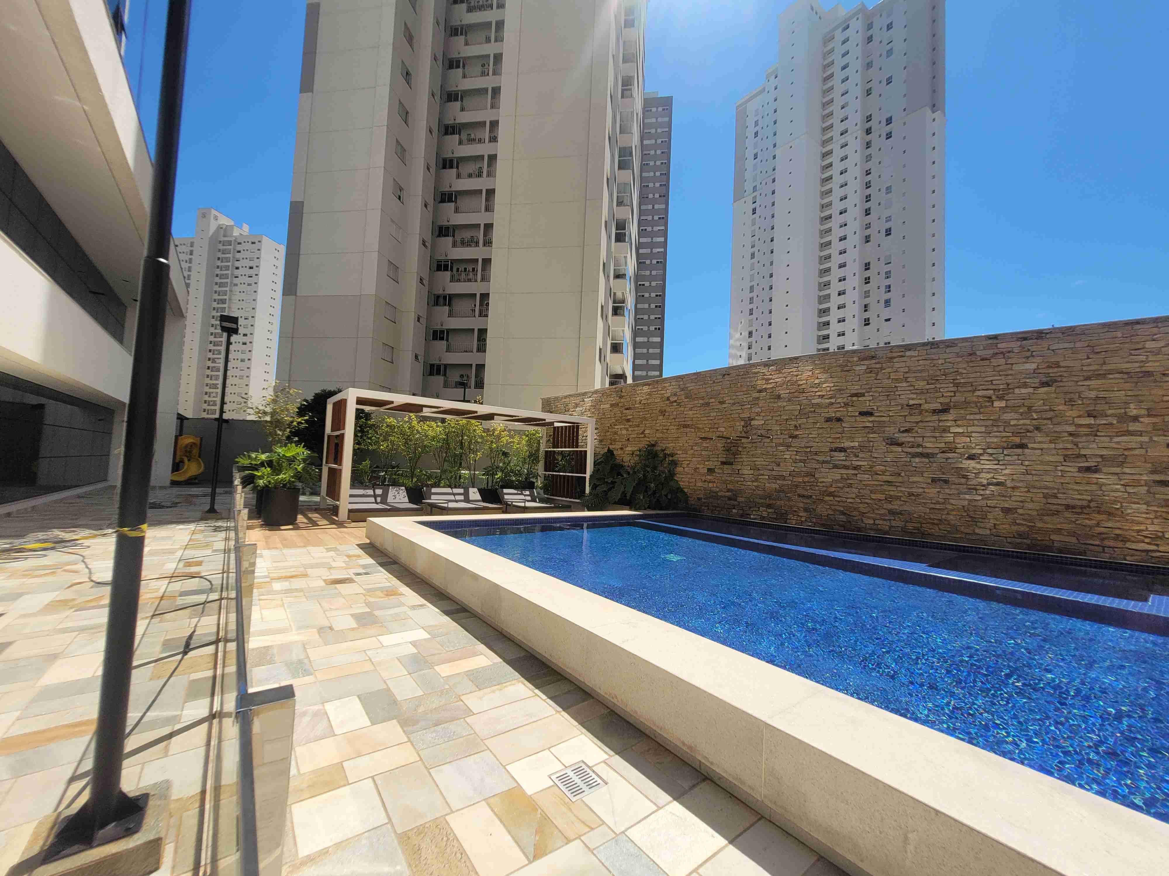 Apartamento à venda no Edifício Le Reve, 323m² úteis, 3 suítes, vista para o lago, 4 vagas - Gleba Palhano, Londrina, PR