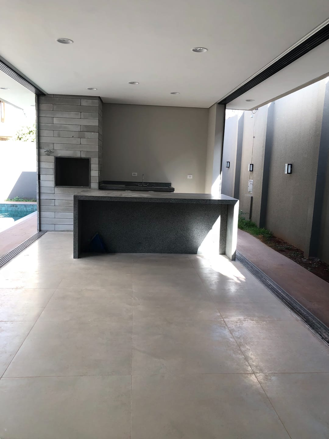 Casa à venda , Condomínio Acácia Imperial, 400m² privativos, 4 suítes, churrasqueira e piscina - Royal, Londrina, PR