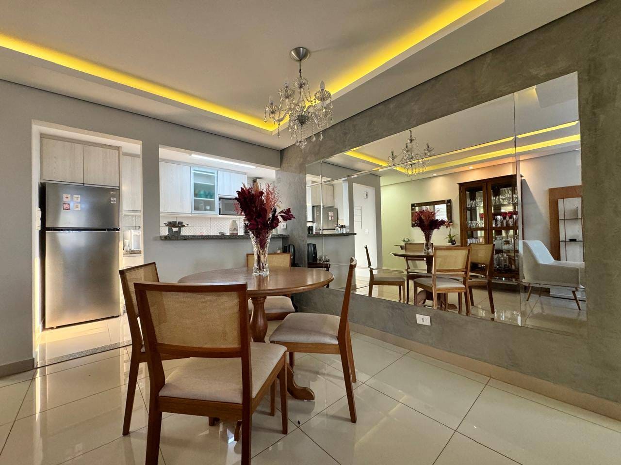 Apartamento à venda, 69m² úteis, Edifício Solario Jardin Residence, 2 quartos, completo em armários  - Centro, Londrina, PR.