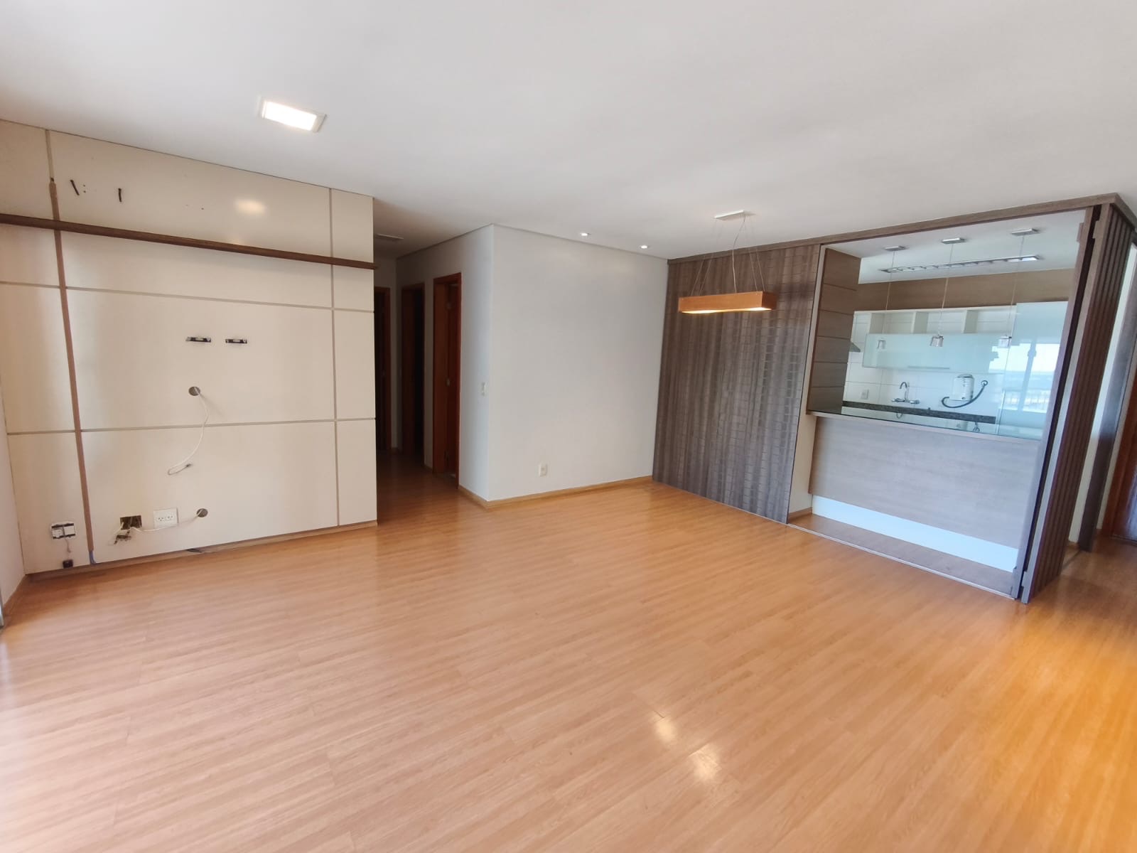 Apartamento à venda, Edificio Anita Malfatti, 103m² úteis, 3 quartos sendo 1 suíte, 2 vagas, andar altoGleba Fazenda Palhano, Londrina, PR