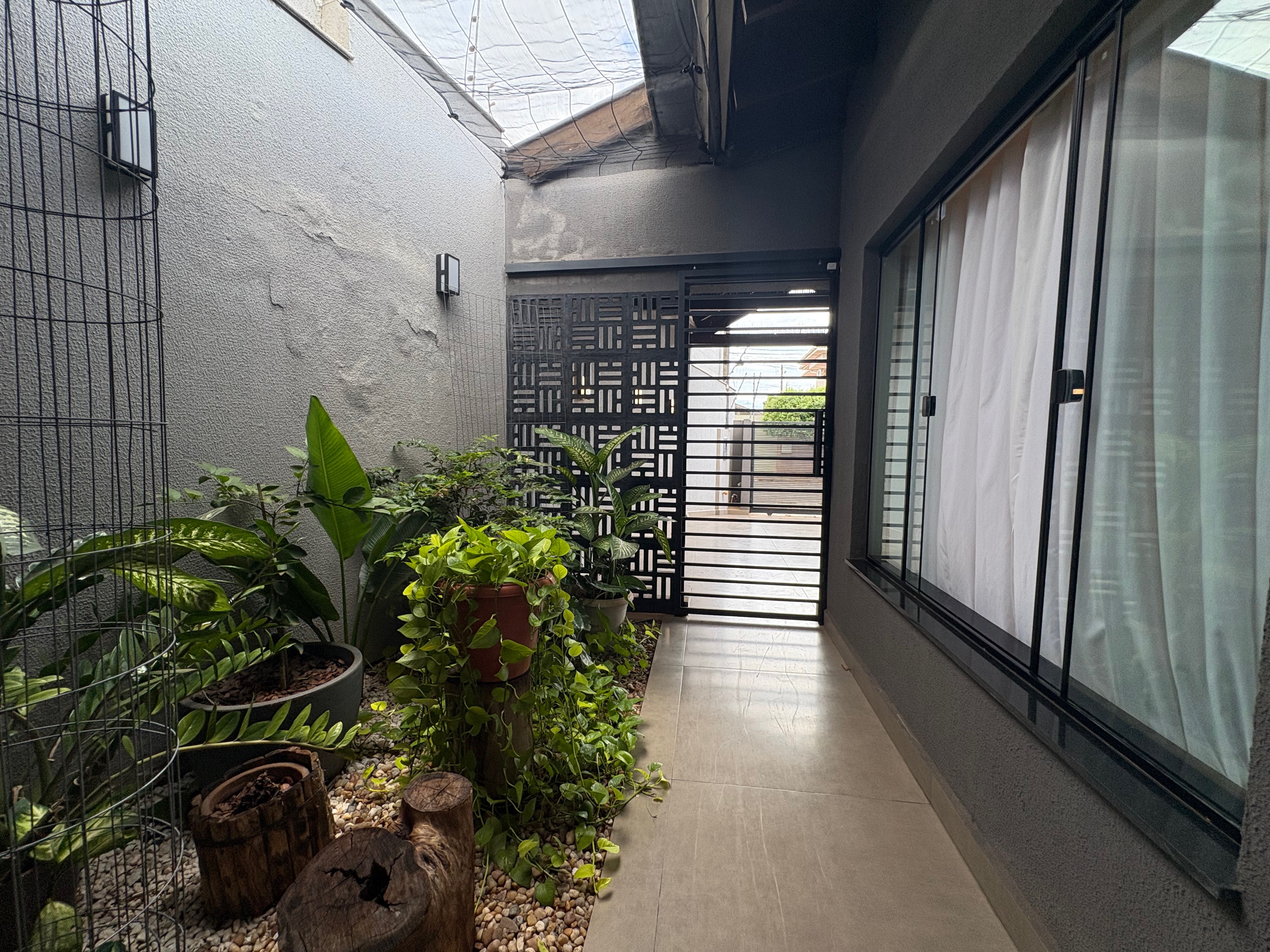 Casa à venda, térrea, 3 quartos sendo 1 suíte, toda planejada - São Pedro, Londrina, PR