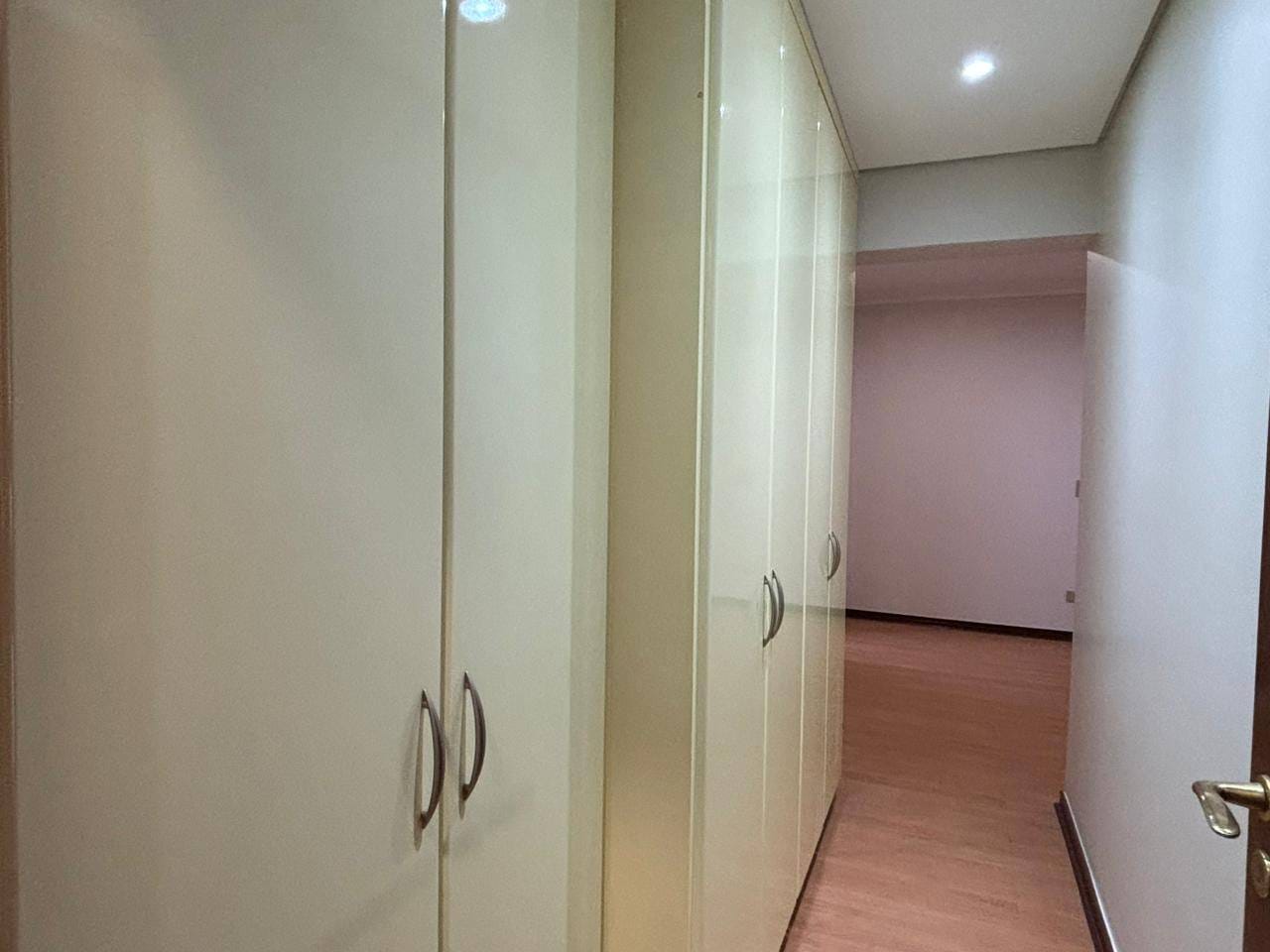 Apartamento à Venda,  260m² úteis, Edifício London Lake, 04 suítes, vista para lago 3 vagas - Caiçaras, Londrina, PR