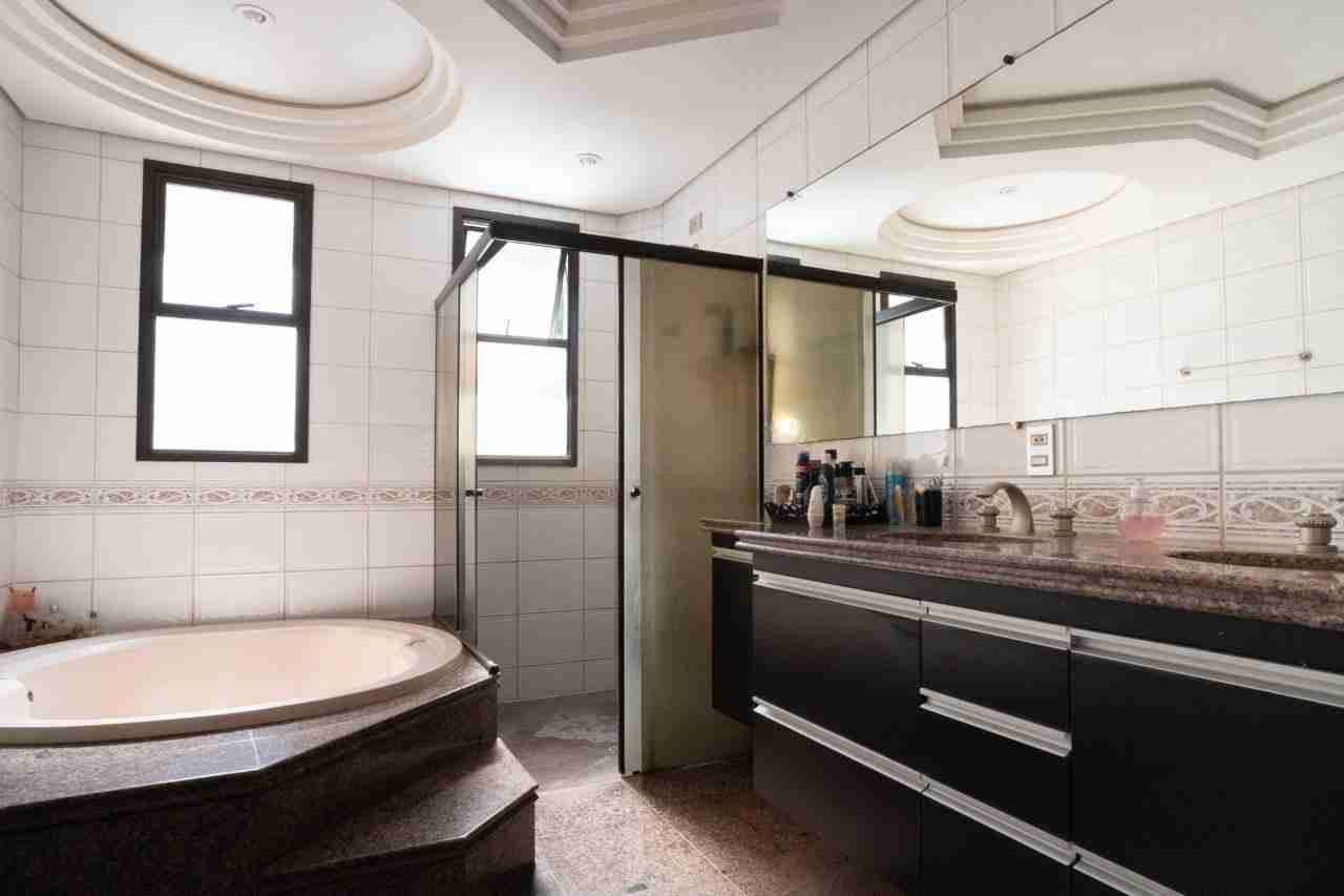 Apartamento à venda no Edifício Palais Lac Dor, 298m² úteis, 4 quartos sendo 2 suítes, 4 vagas, próx  ao lago Igapó - Jardim Londrilar- Londrina,