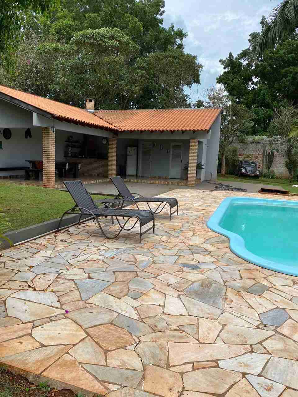 Chácara à venda, 6 mil m², casa com 250m² úteis, 3 quartos sendo 1 suíte, poço artesiano, baia de cavalos, 8km de Londrina- Limoeiro Fazenda Nata