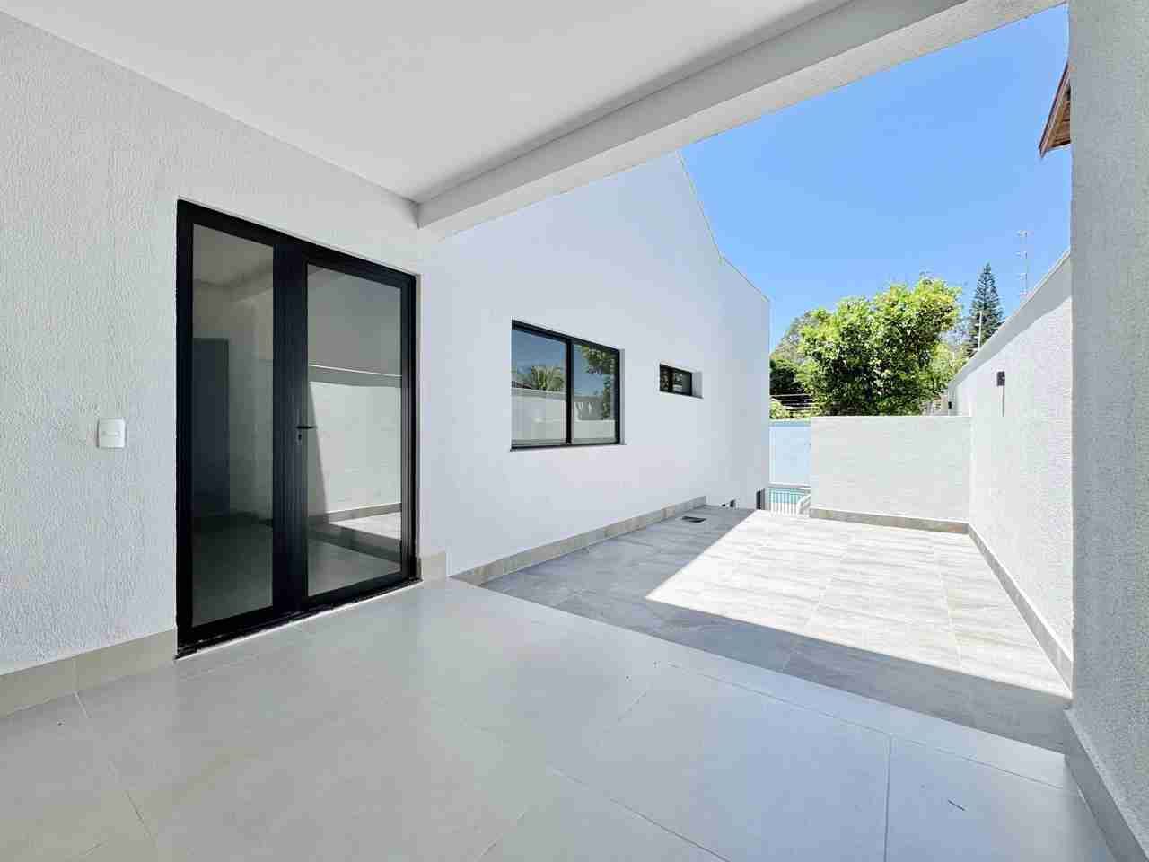 Casa à venda, alto padão, 3 pavimentos, aréa útil de 465M², 6 quartos (sendo 2 suítes e um suíte master) ,Mediterrâneo, Londrina, PR