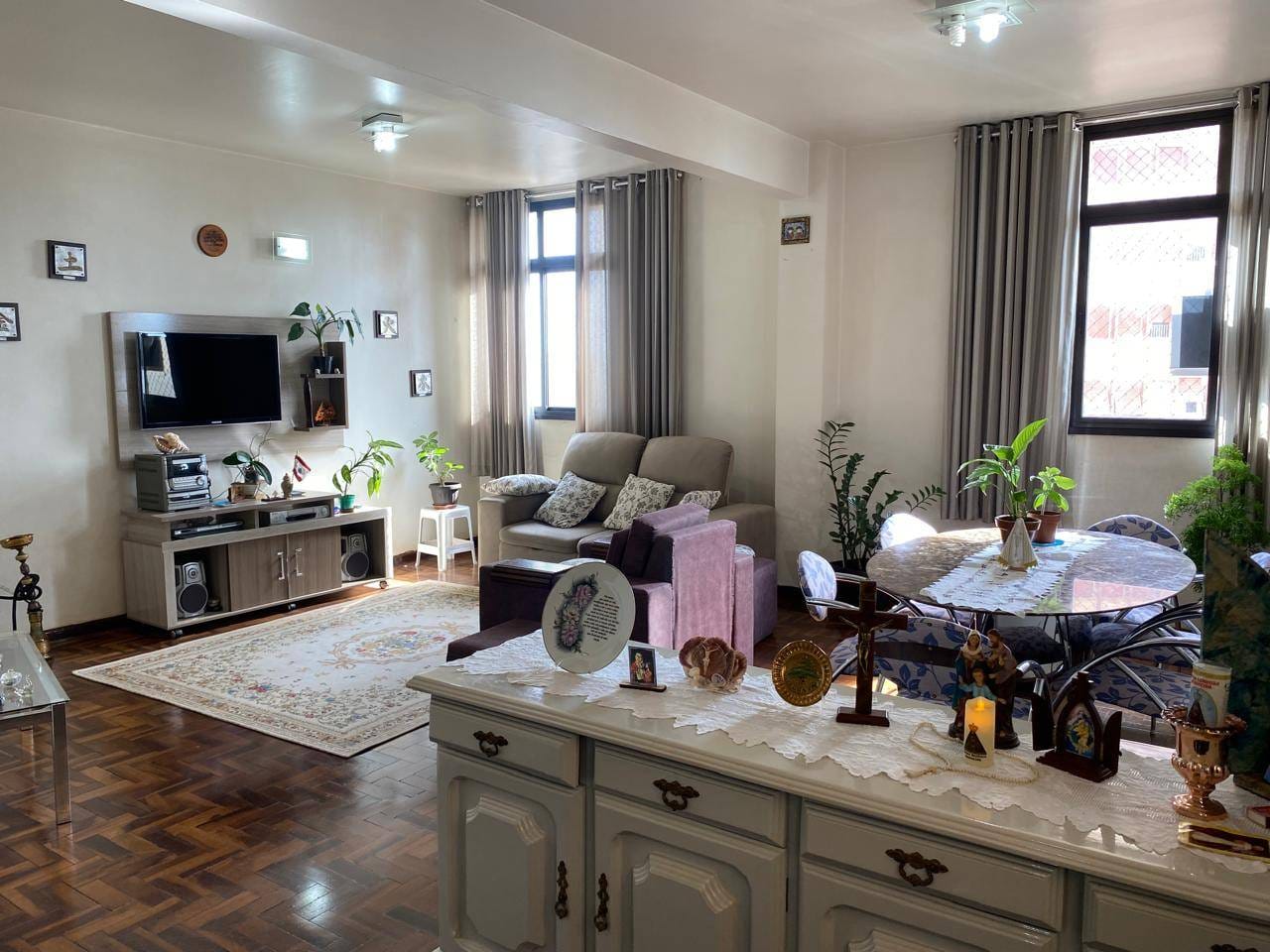 Apartamento à venda, 160 m²  úteis, 4 quartos sendo 1 suíte,  andar alto no Edifício Centro Comercial- Centro, Londrina, PR