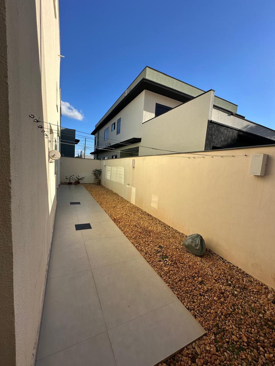 Casa à venda, 3 quartos sendo 1 demi suite, 360 m², Condomínio  Ville Campestre, Londrina, PR