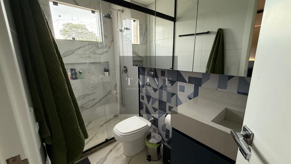 Sobrado à venda, 4 quartos sendo 3 suites, 250 m², Royal Maison, Londrina, PR
