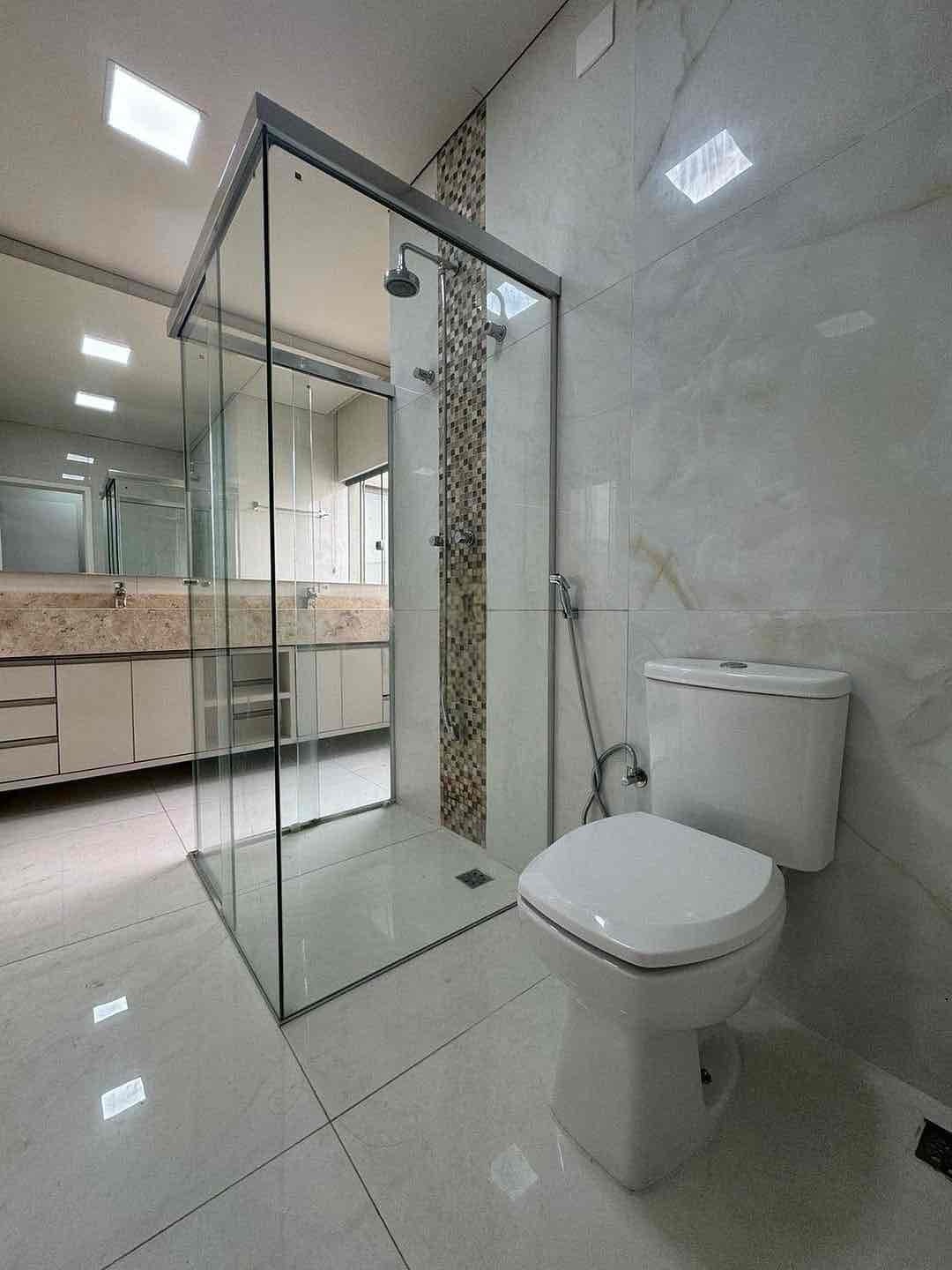 Casa  à venda, Royal Forest, 292m² úteis, 3 suítes, piscina aquecida, 4 vagas - Esperança, Londrina, PR