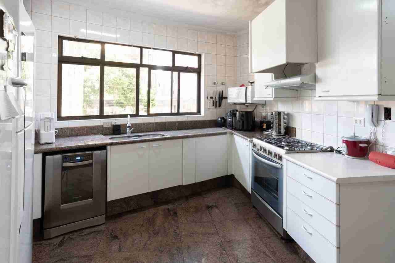 Apartamento à venda no Edifício Palais Lac Dor, 298m² úteis, 4 quartos sendo 2 suítes, 4 vagas, próx  ao lago Igapó - Jardim Londrilar- Londrina,