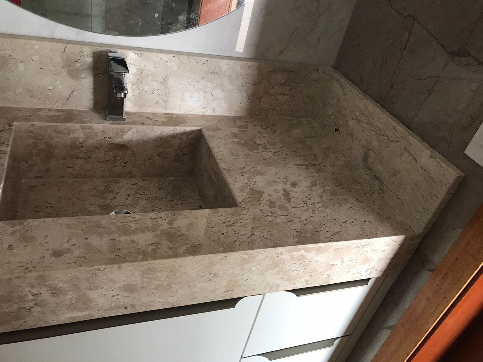 Sobrado à venda, Condomínio Morada das Flores, 137m² úteis, 3 quartos sendo 1 suíte, 2 vagas  - Cambé, PR