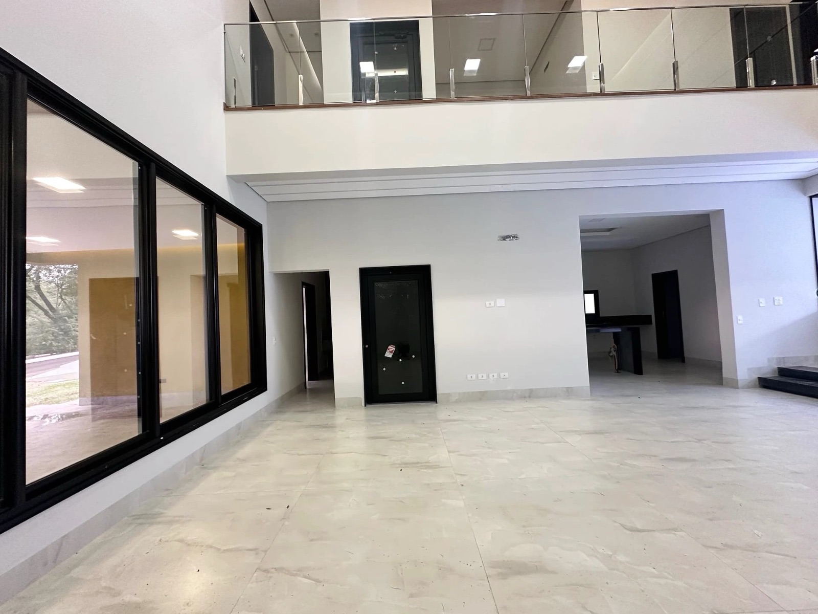 Sobrado à Venda, condomínio Royal Forest, recém construído, 330 m2 úteis, 3 suítes, elevador piscina, Esperança, Londrina, PR