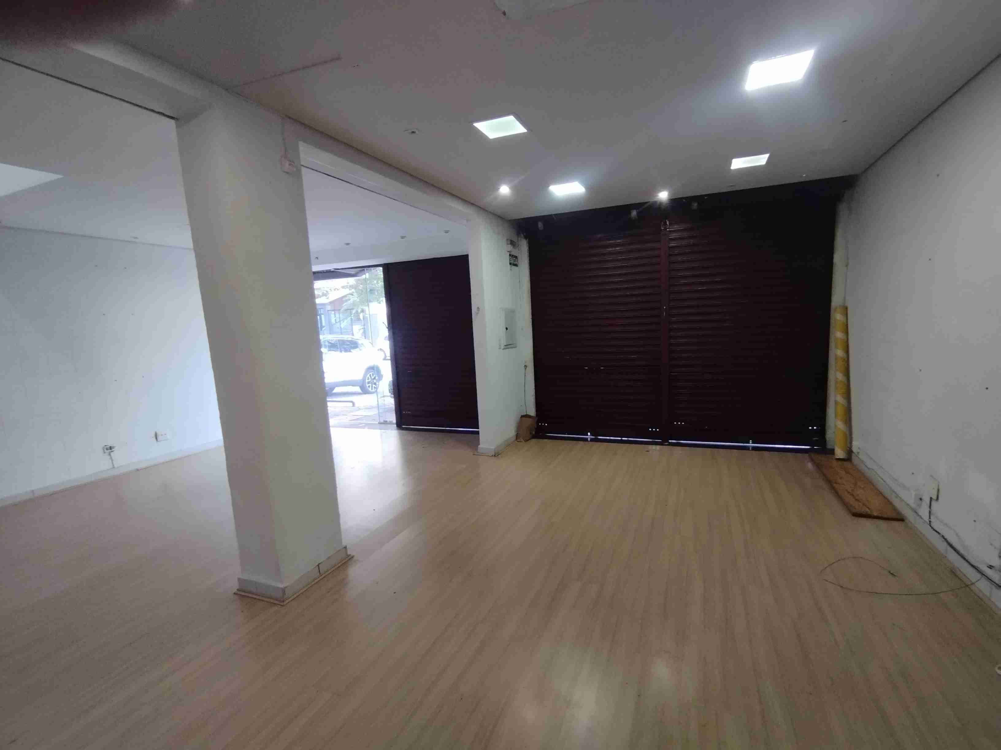 Loja para locação, Rua Fernando de Noronha, centro, 160M², barracão com mesanino. amplo, frente vidro, aluguel R$ 5.000. Londrina-PR