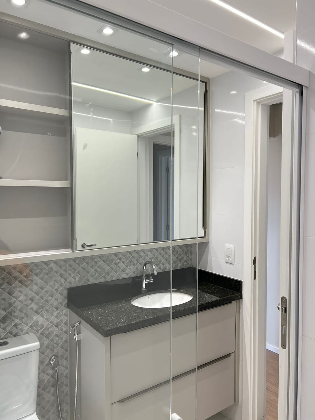Apartamento à venda, Edifício  Vista Parque Lago, 71m² úteis, 2 quartos (sendo 1 suíte) 2 vagas, andar alto, sol da manhã - Jardim Presidente, Lo