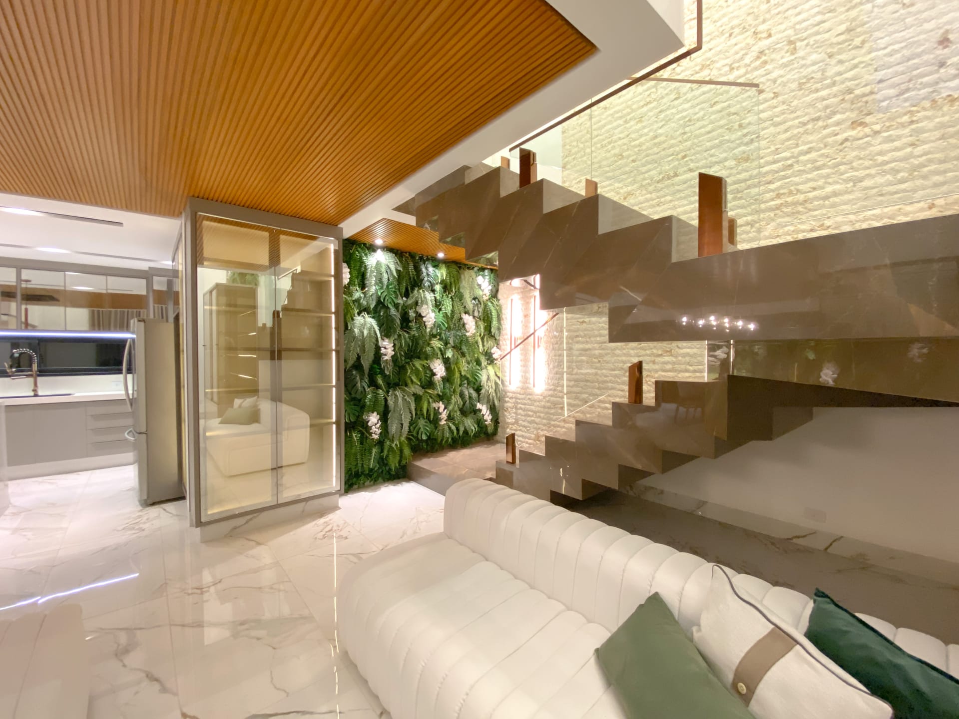 Sobrado à Venda, 302m² úteis,  3 suítes, decorado no Cond.Vivenda Vivendas do Arvoredo, Londrina, PR