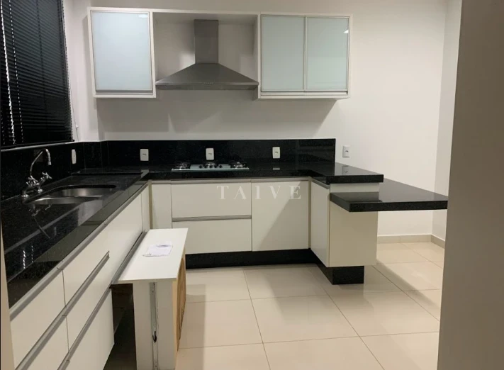 Aluga-se apartamento com 4 quartos, 3 vagas de garagem, no Edifício  Torre Valverde, Gleba Palhano, Londrina