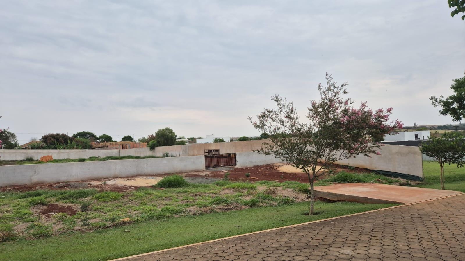 Terreno à venda, 2600 m2  Condomínio Estancia Bom Tempo, Murado e bem localizado, Londrina, PR
