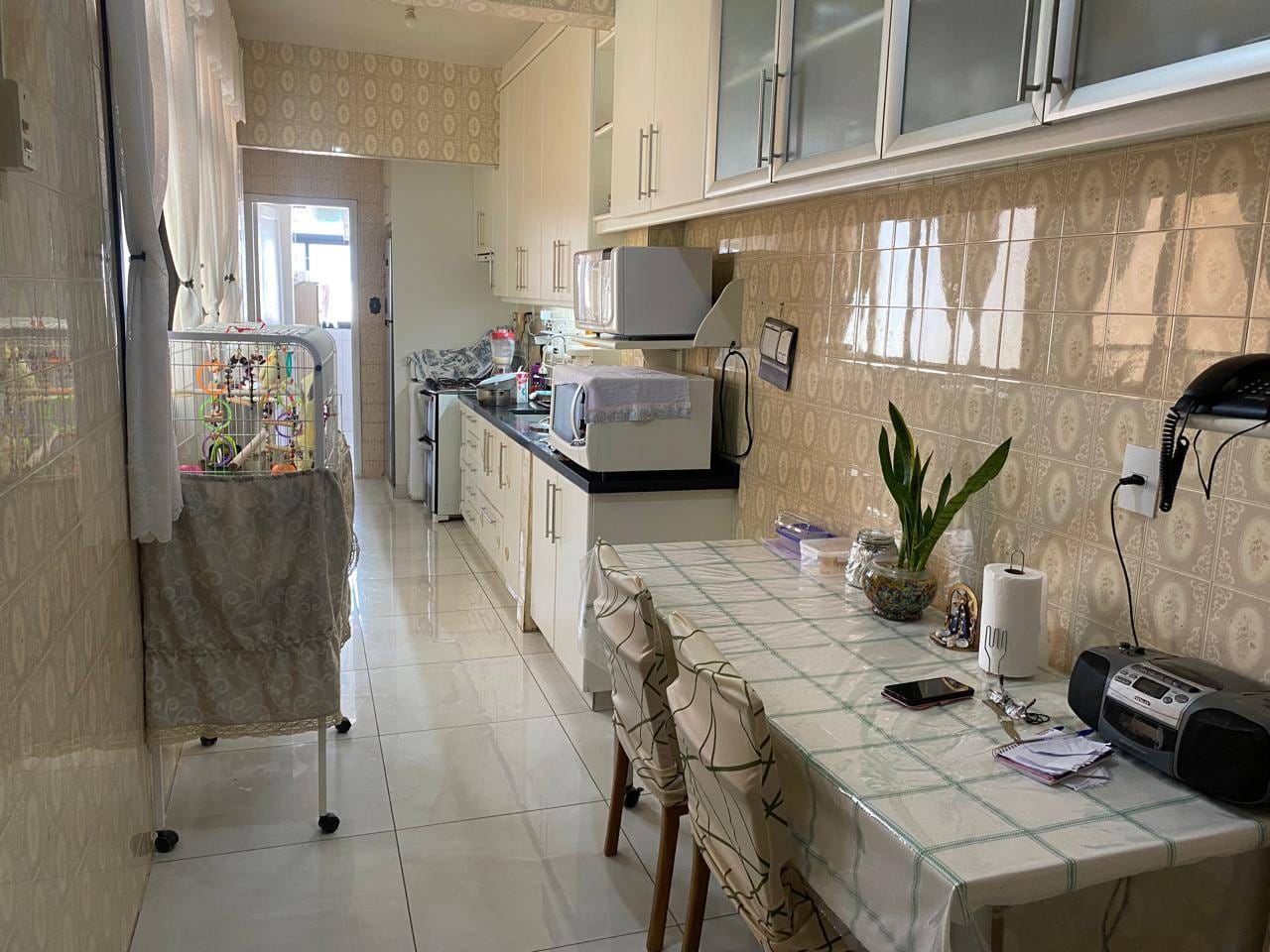 Apartamento à venda, 160 m²  úteis, 4 quartos sendo 1 suíte,  andar alto no Edifício Centro Comercial- Centro, Londrina, PR