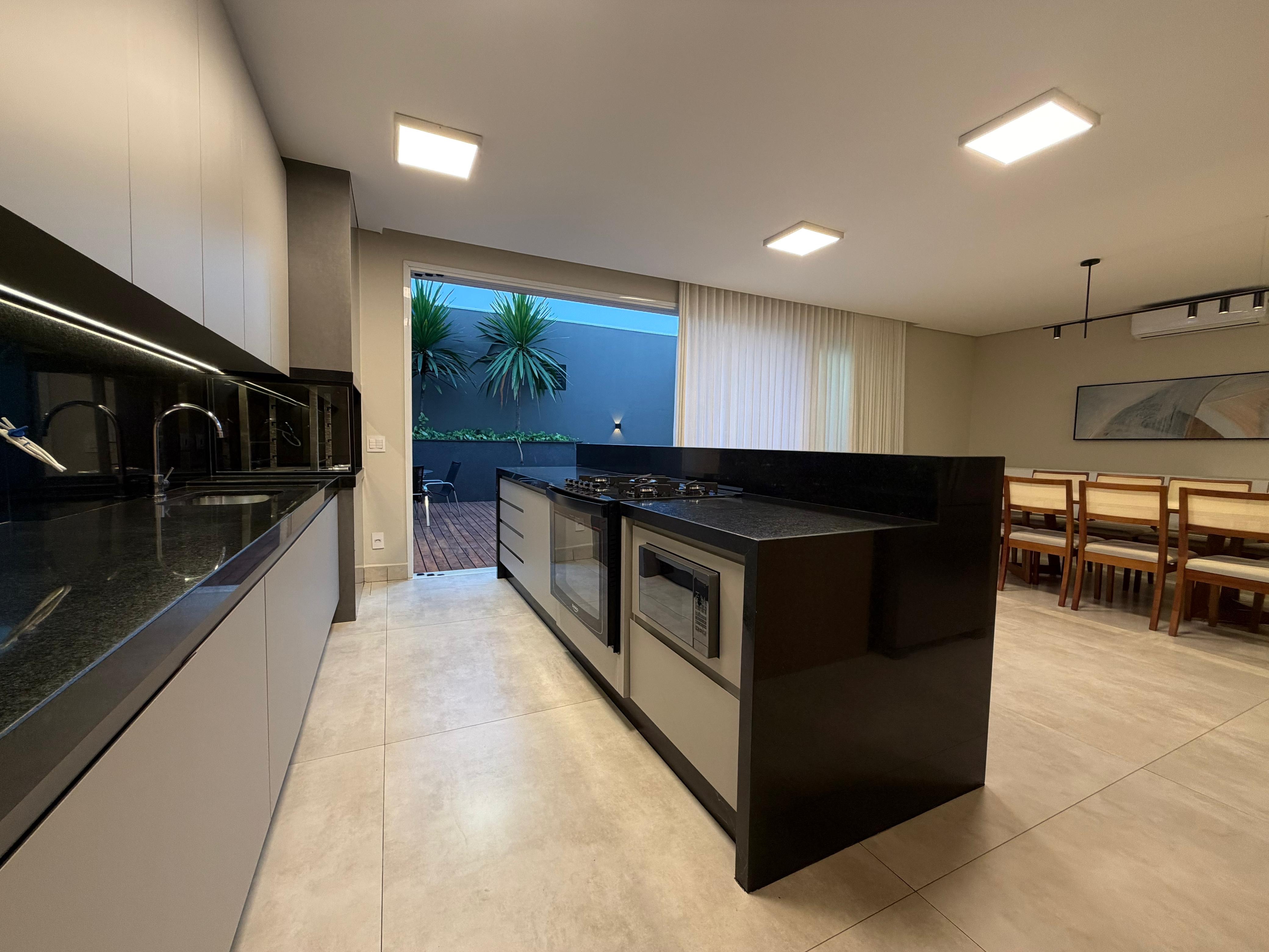 Sobrado á venda, Condomínio Bela Vitta,  195m² úteis , 3 suite Suites, todo planejado - Zona Leste - Londrina/PR