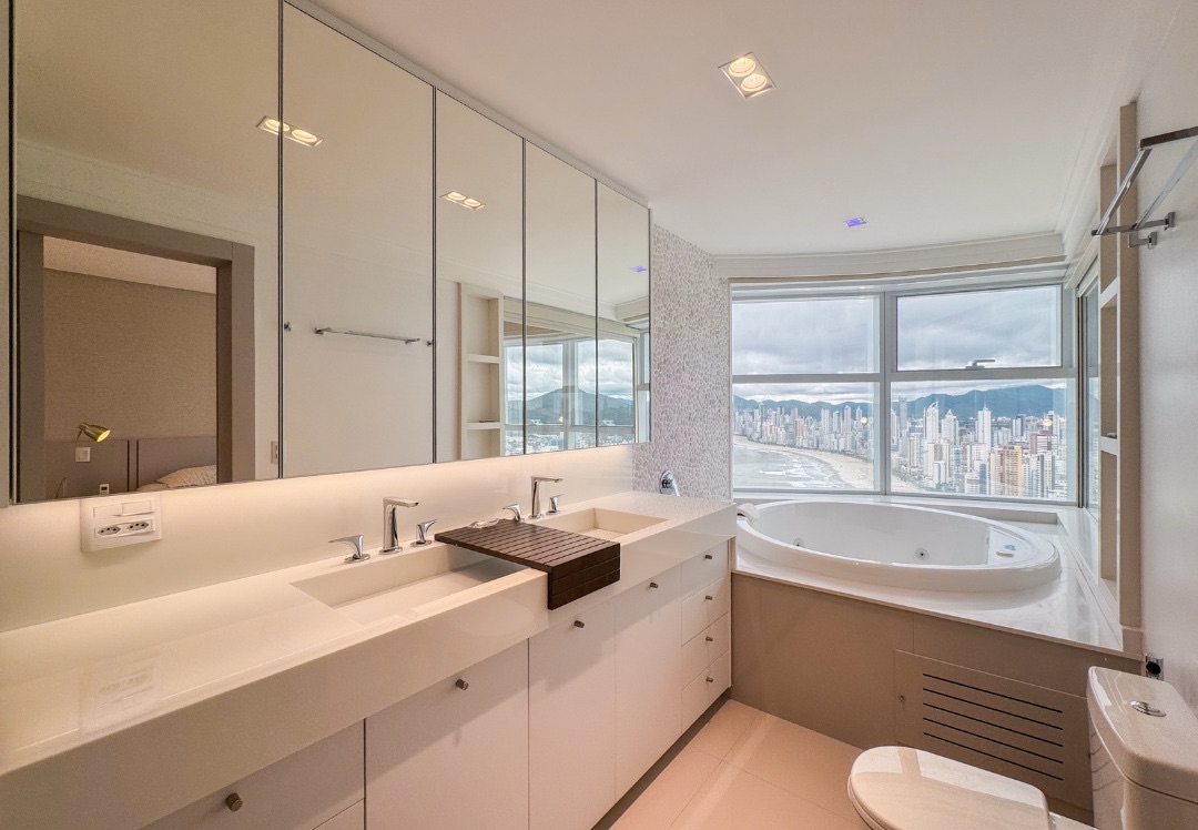 Apartamento à venda vista mar - Edifício Infinity Coast, 164m² úteis, 3 suítes, andar alto, 3 vagas  -  Pioneiros, Balneário Camboriú, SC