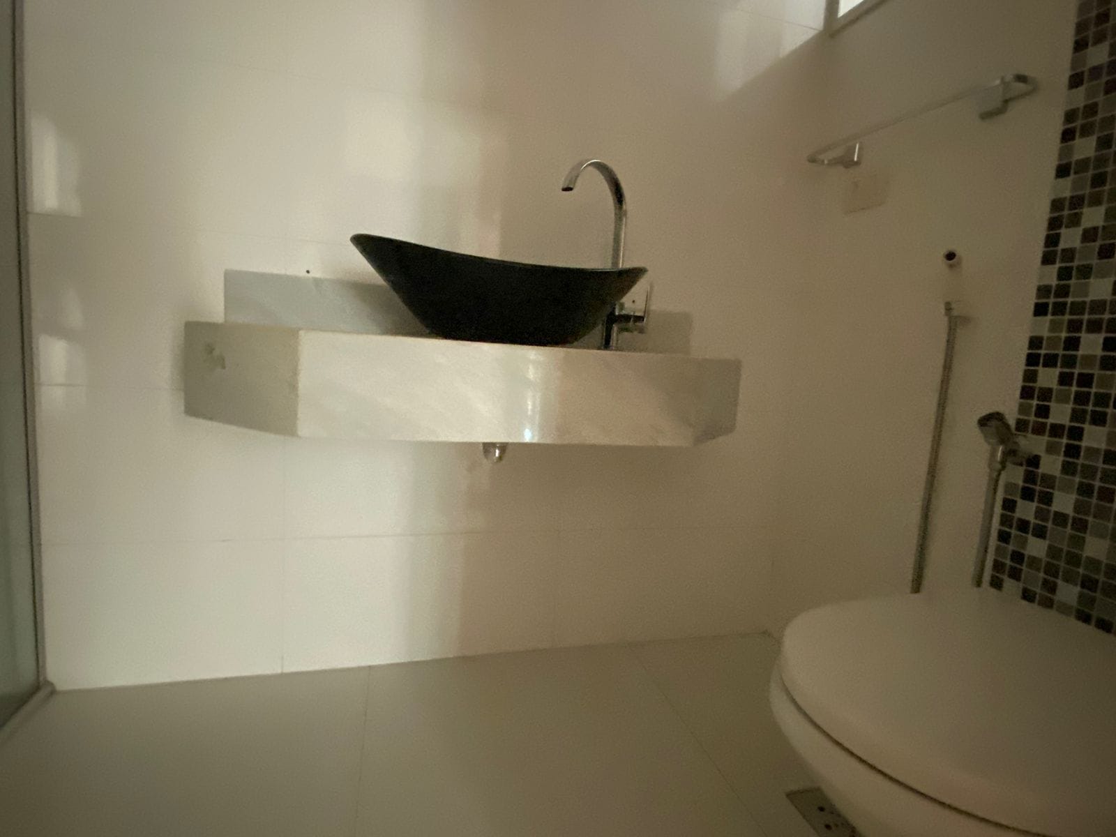 Triplex de luxo 500m² úteis/4 suítes no Cond. Alphaville II, churrasqueira /piscina, ar condicionado, 2 lareiras - Vivendas do Arvoredo - Londrin