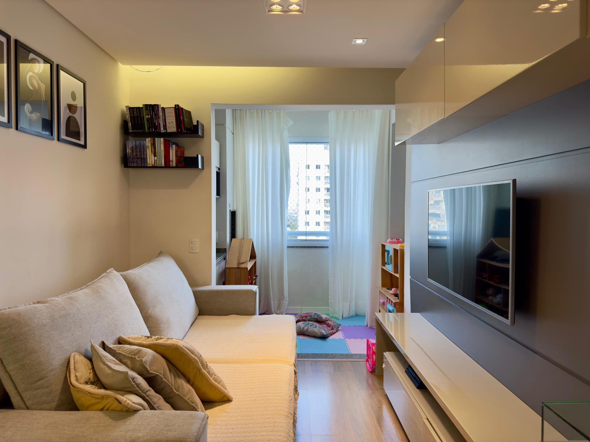 Apartamento à venda, Edifício Solar Mirador, 75m² úteis, 3 quartos (1 suíte), andar alto, sacada com churrasqueira - Aurora, Londrina, PR