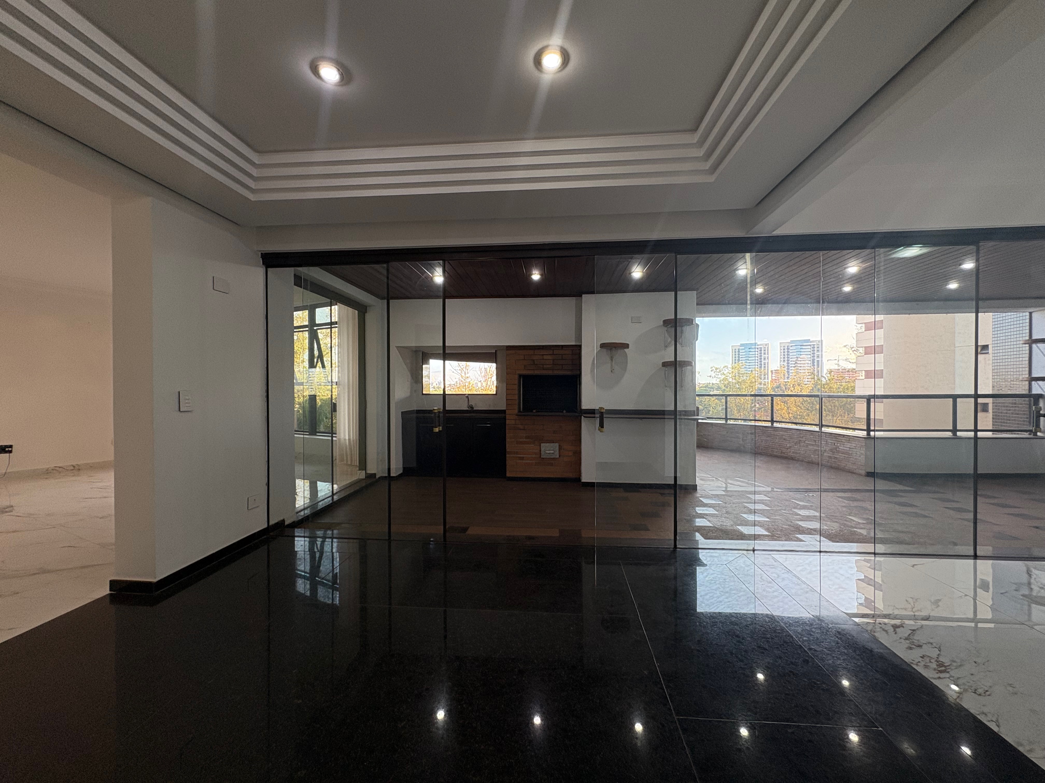 Apartamento à venda, Edifício Palais Lac Dor, 3 suítes, 5 vagas  - Londrina, PR