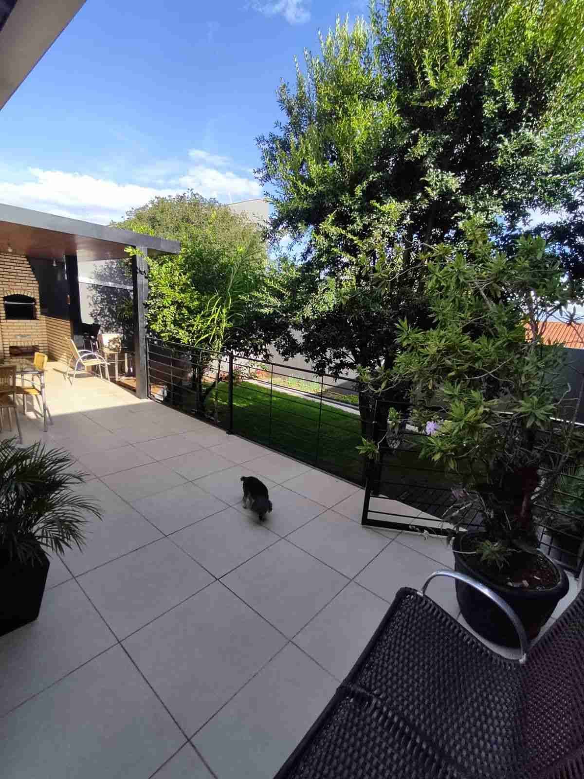 Casa à venda, 152m2 úteis, área total 330m2, 3 quartos, 3 vagas-  Mônica Londrina Pr